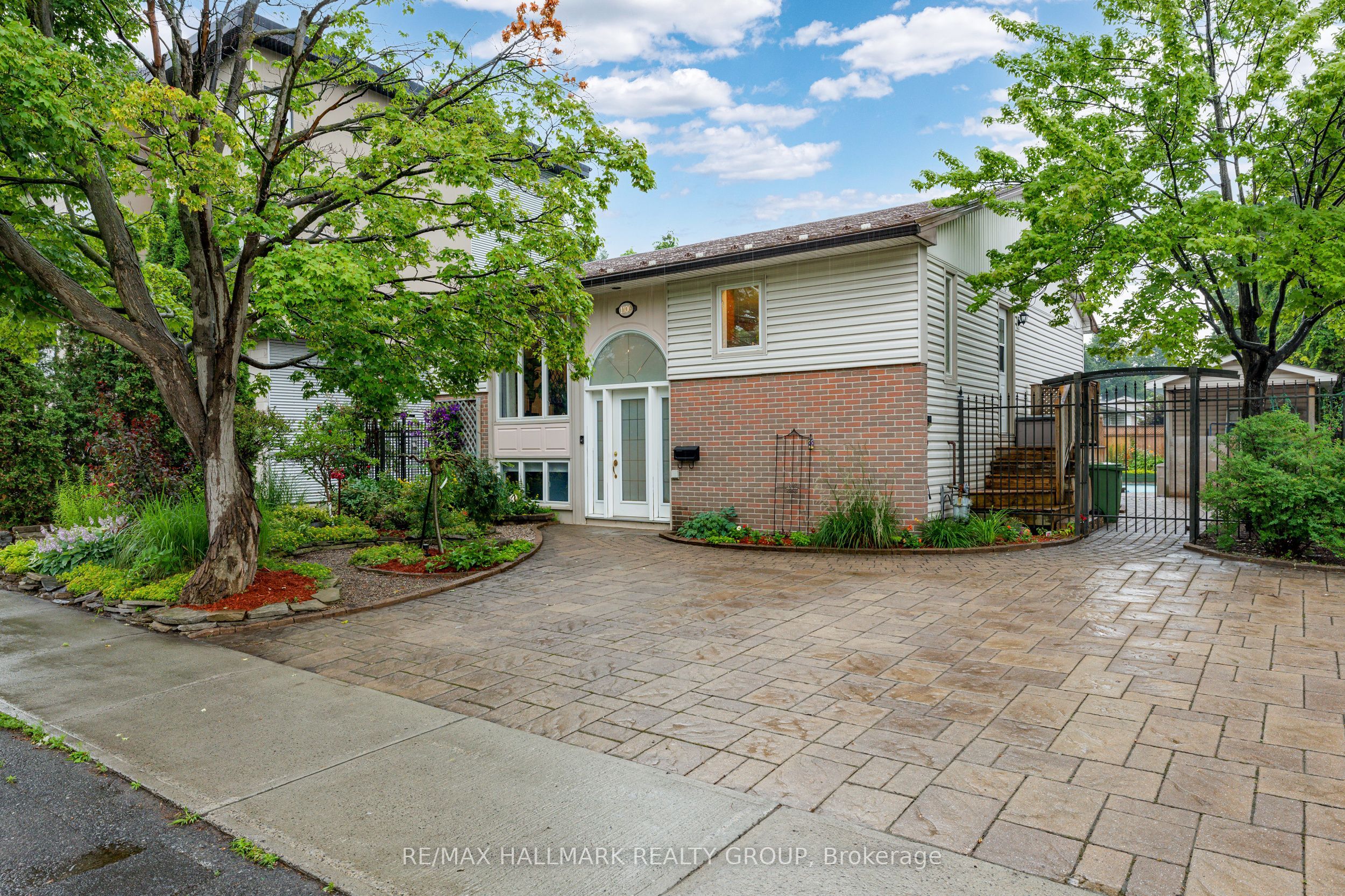 1100 Bathgate Drive, Cyrville - Carson Grove - Pineview, ON K1J 8G1