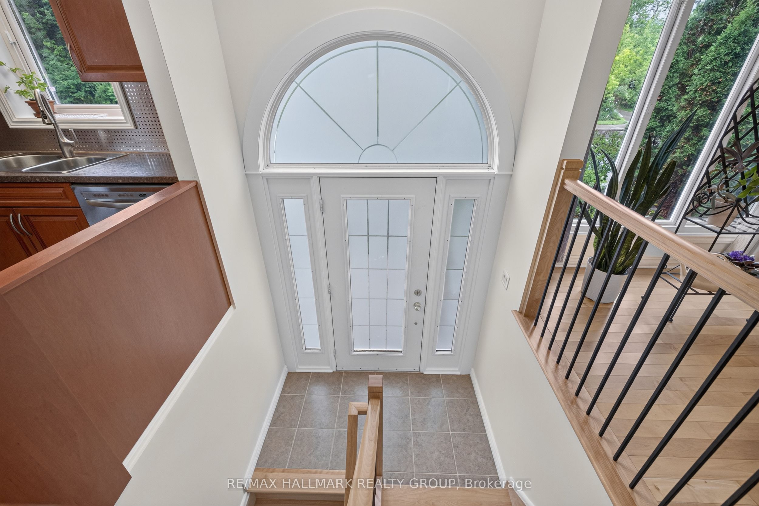1100 Bathgate Drive, Cyrville - Carson Grove - Pineview, ON K1J 8G1 photo 2