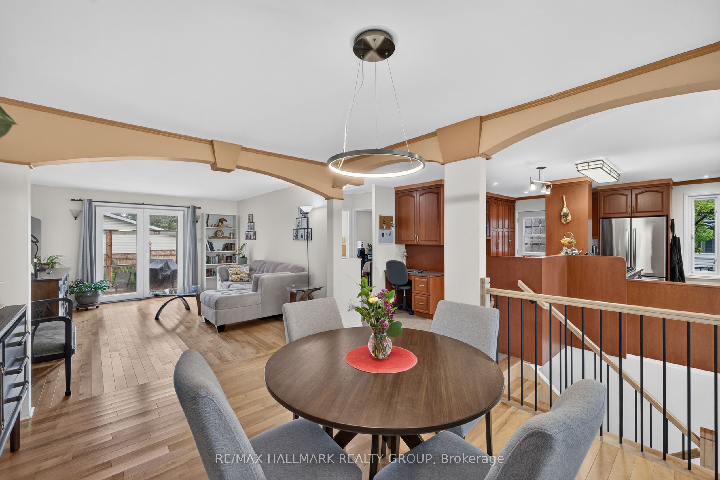 1100 Bathgate Drive, Cyrville - Carson Grove - Pineview, ON K1J 8G1 photo 5