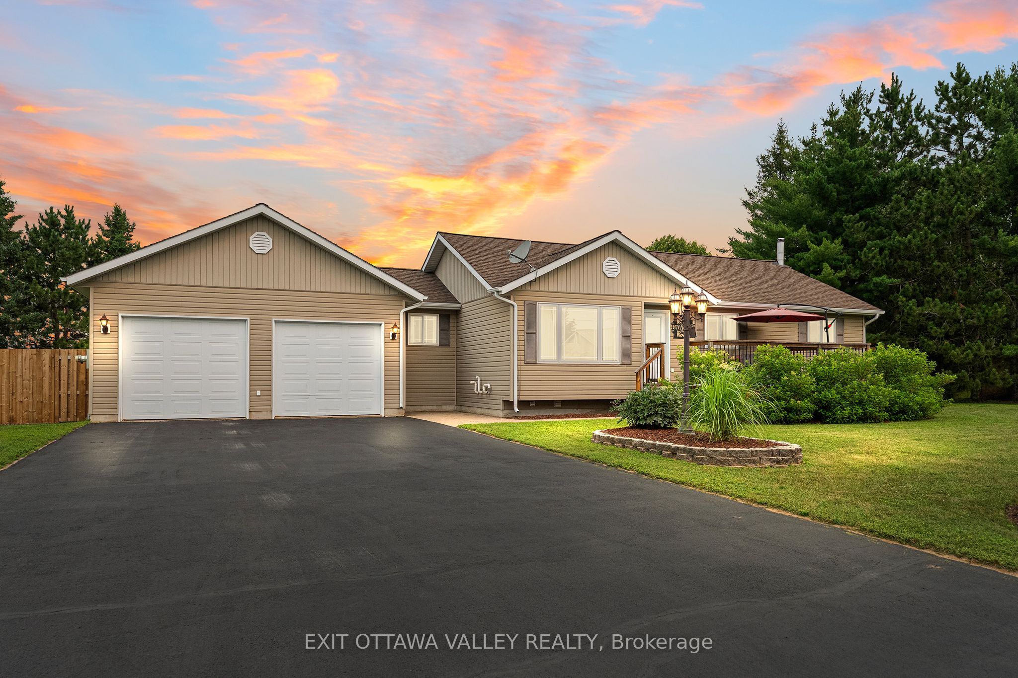 62 Meadowview Drive, Whitewater Region, ON K0J 1C0