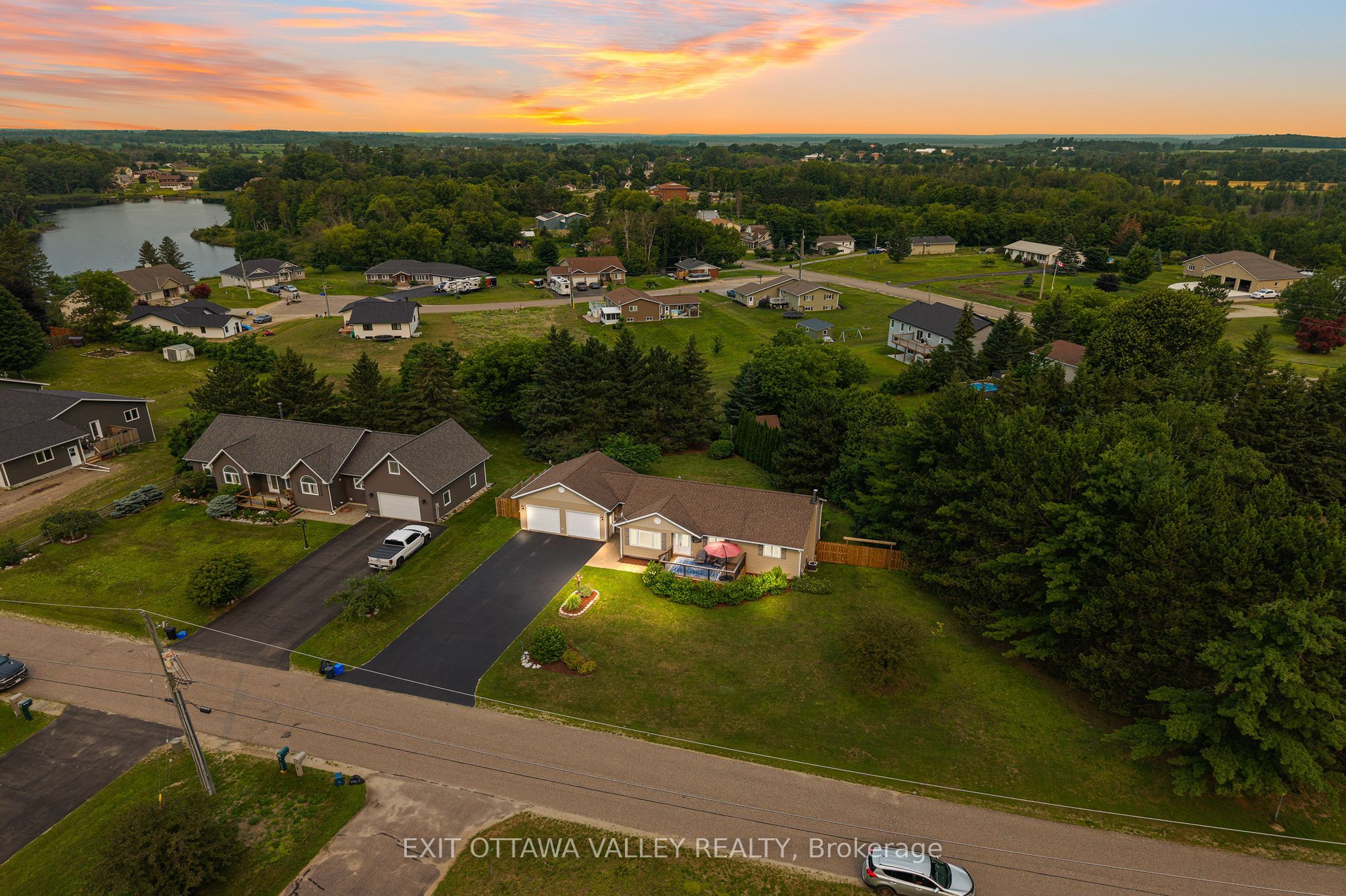 62 Meadowview Drive, Whitewater Region, ON K0J 1C0 photo 3
