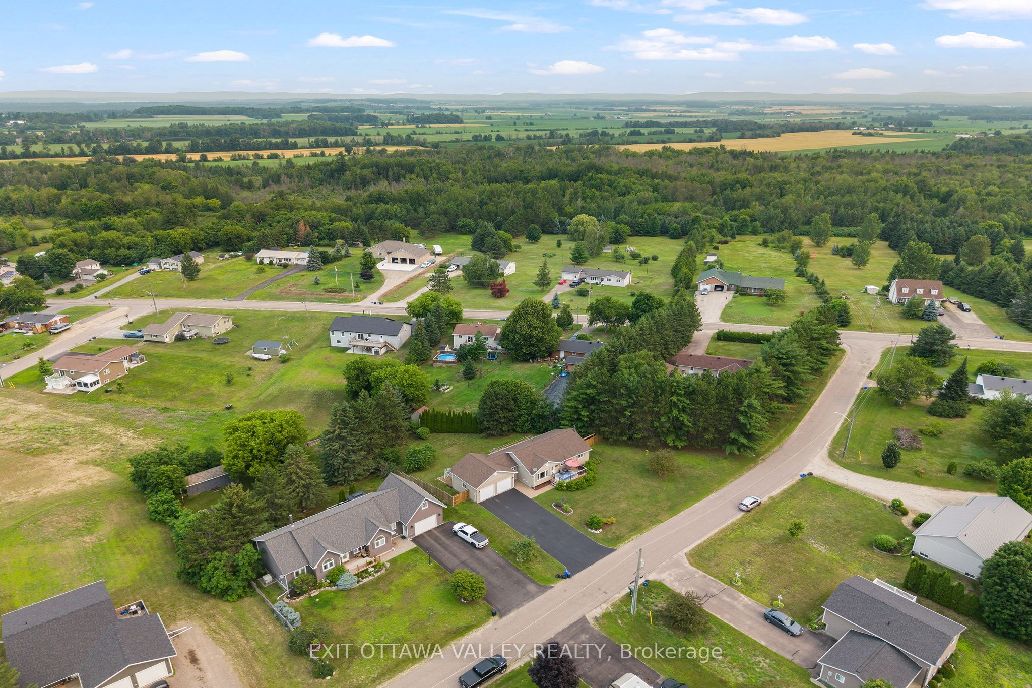 62 Meadowview Drive, Whitewater Region, ON K0J 1C0 photo 4