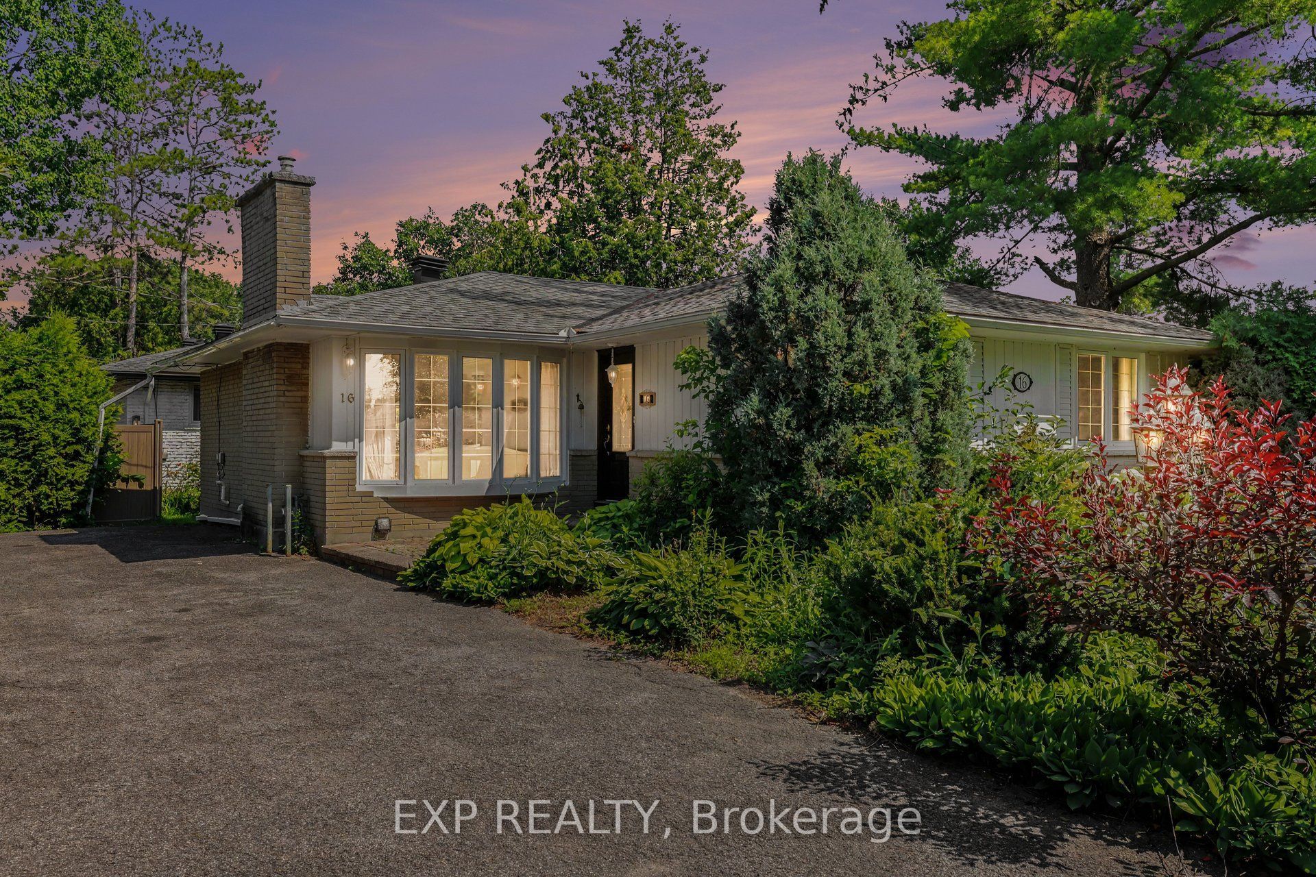 16 Elmsley Crescent, Bells Corners and South to Fallowfield, ON K2H 6V2