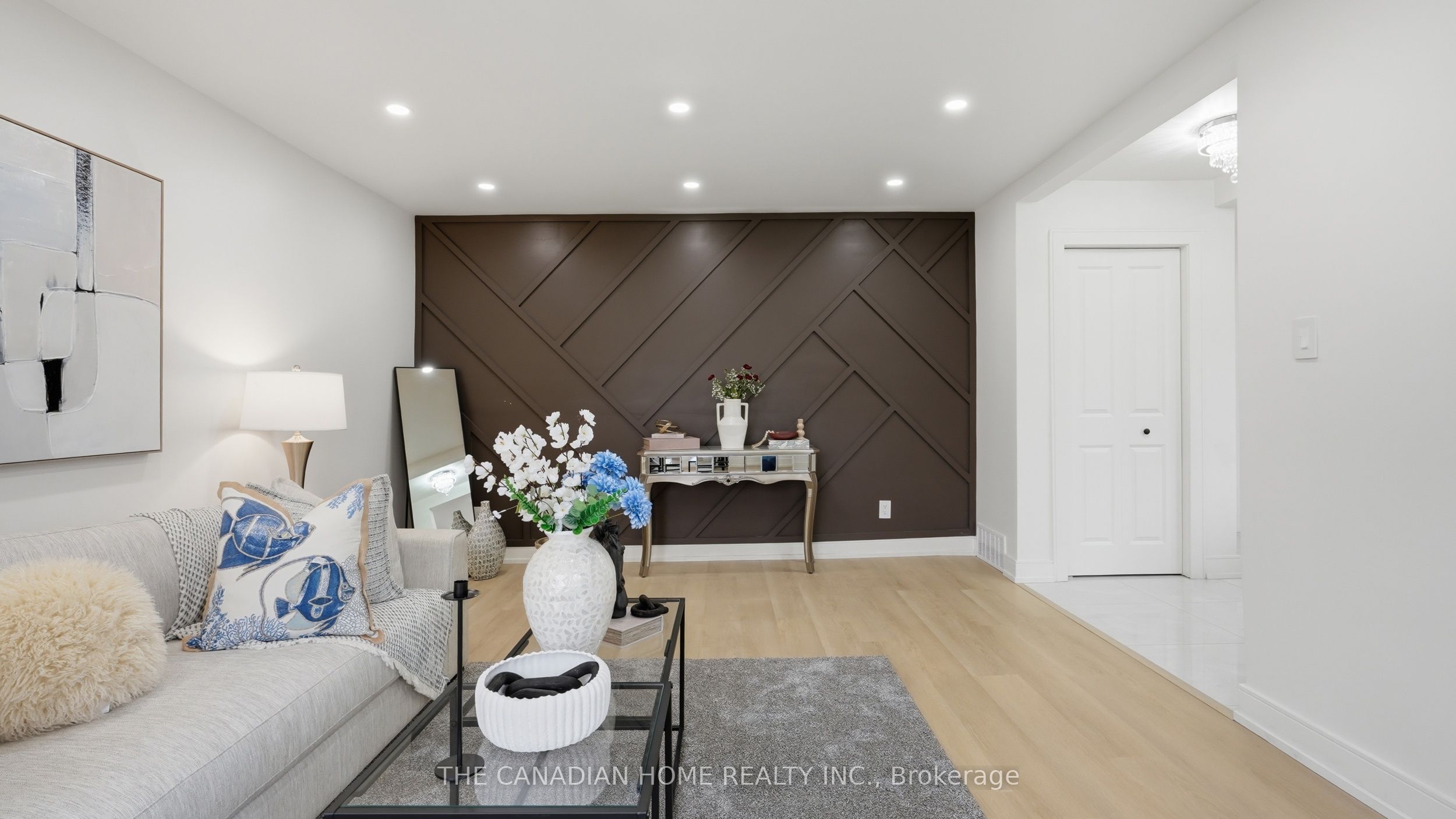 6041 Cadham Street, Niagara Falls, ON L2G 3A2 photo 3