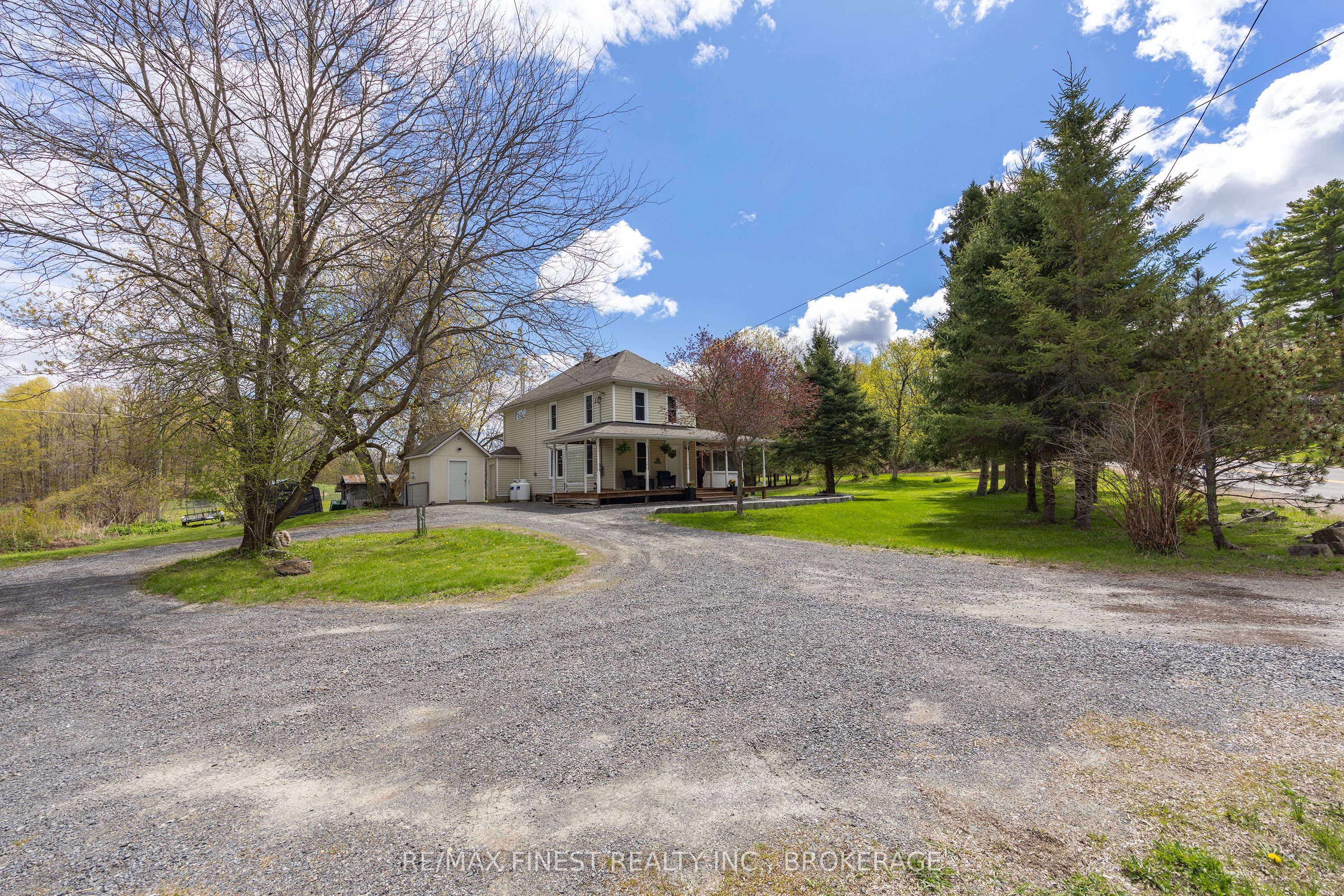 402 Jones Falls Road, Rideau Lakes, ON K0G 1E0 photo 2
