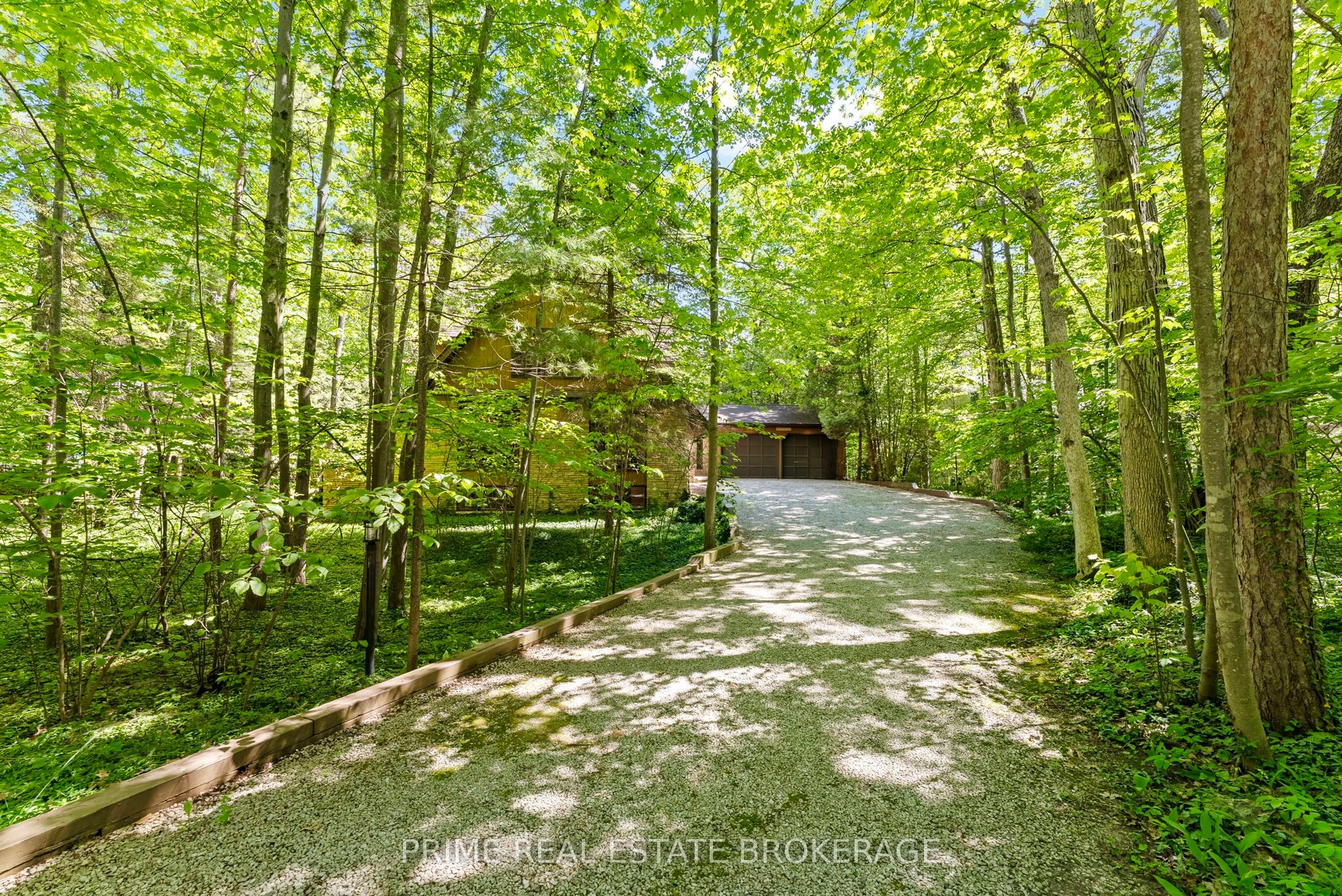 10392 Grand Oaks Drive, Lambton Shores, ON N0M 1T0 photo 2