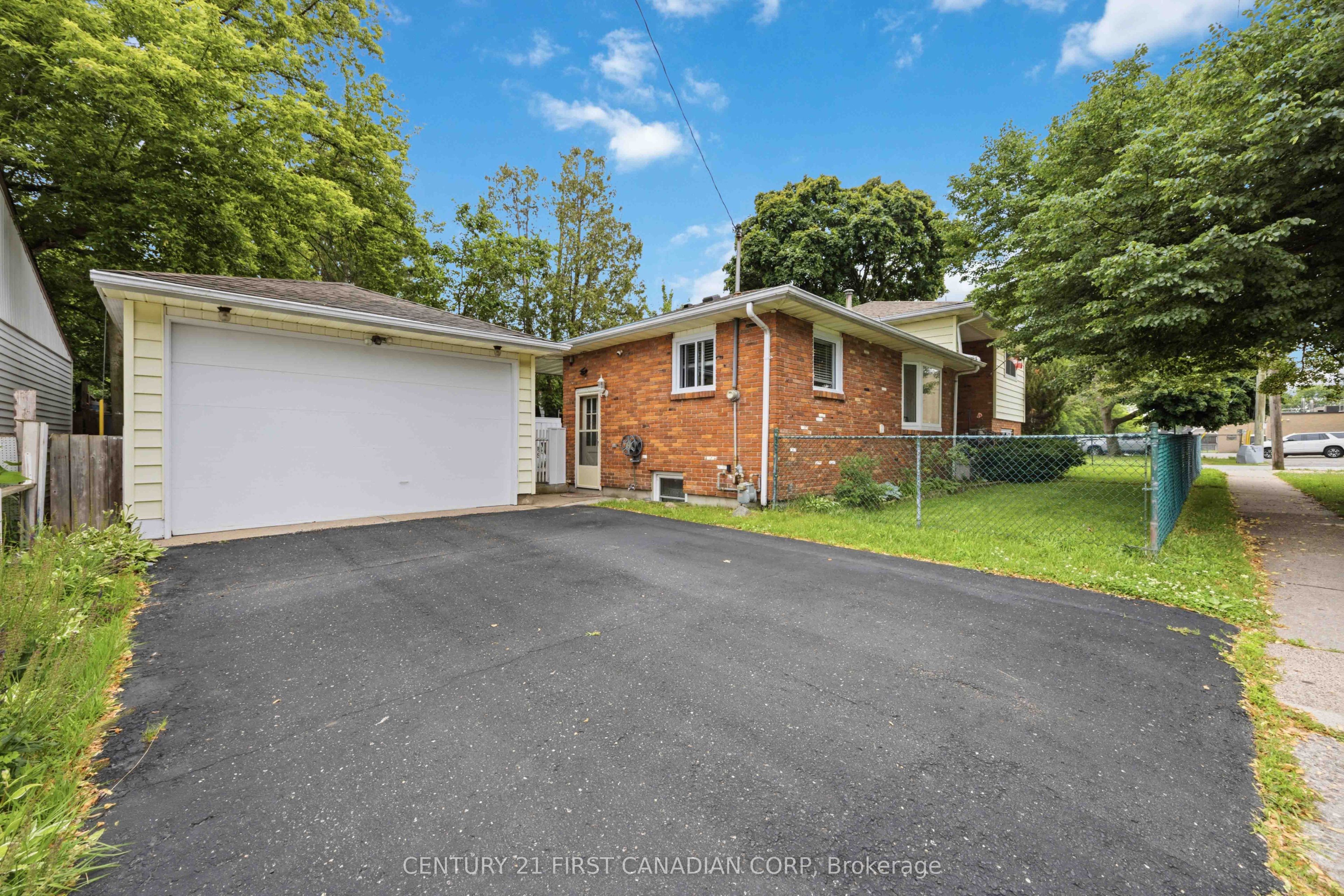 184 Durand Street, Sarnia, ON N7T 5A3 photo 3