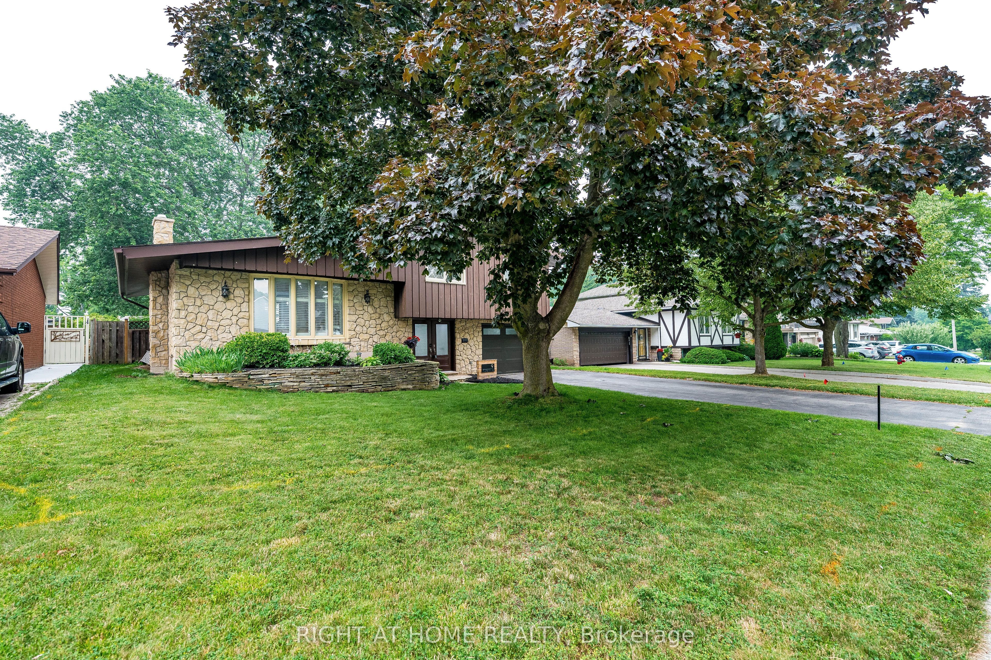 9 Hilts Drive, Hamilton, ON L8G 3H5 photo 2