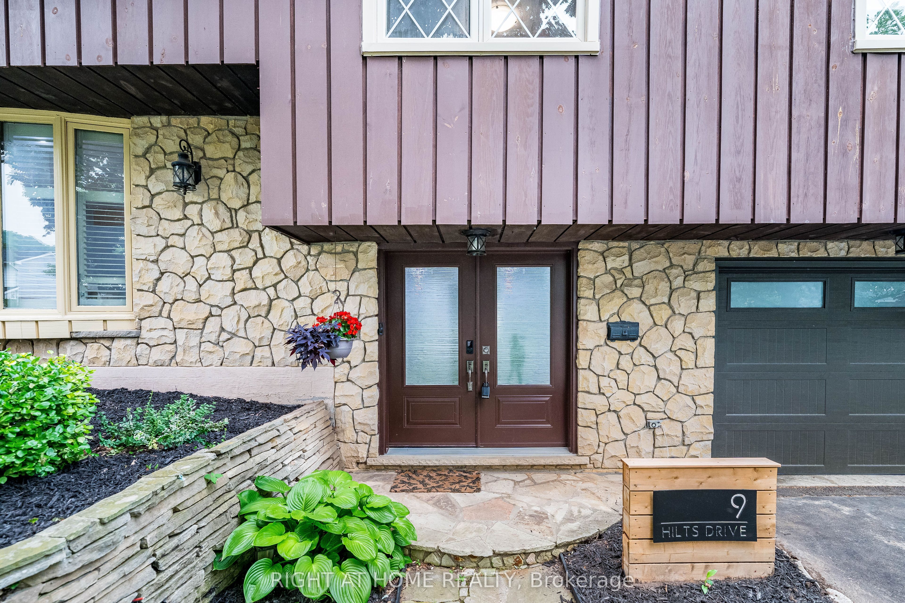 9 Hilts Drive, Hamilton, ON L8G 3H5 photo 3