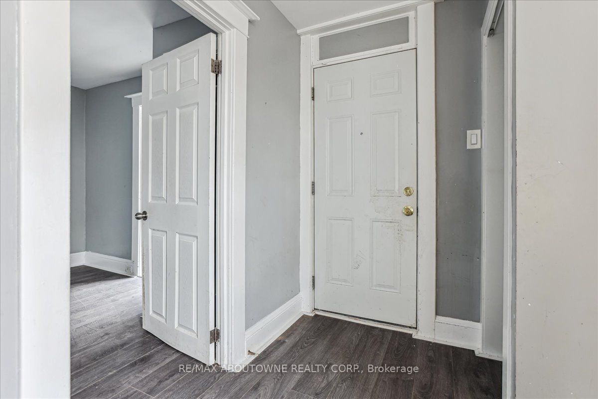 18 Linwood Street, St. Catharines, ON L2R 1H3 photo 5