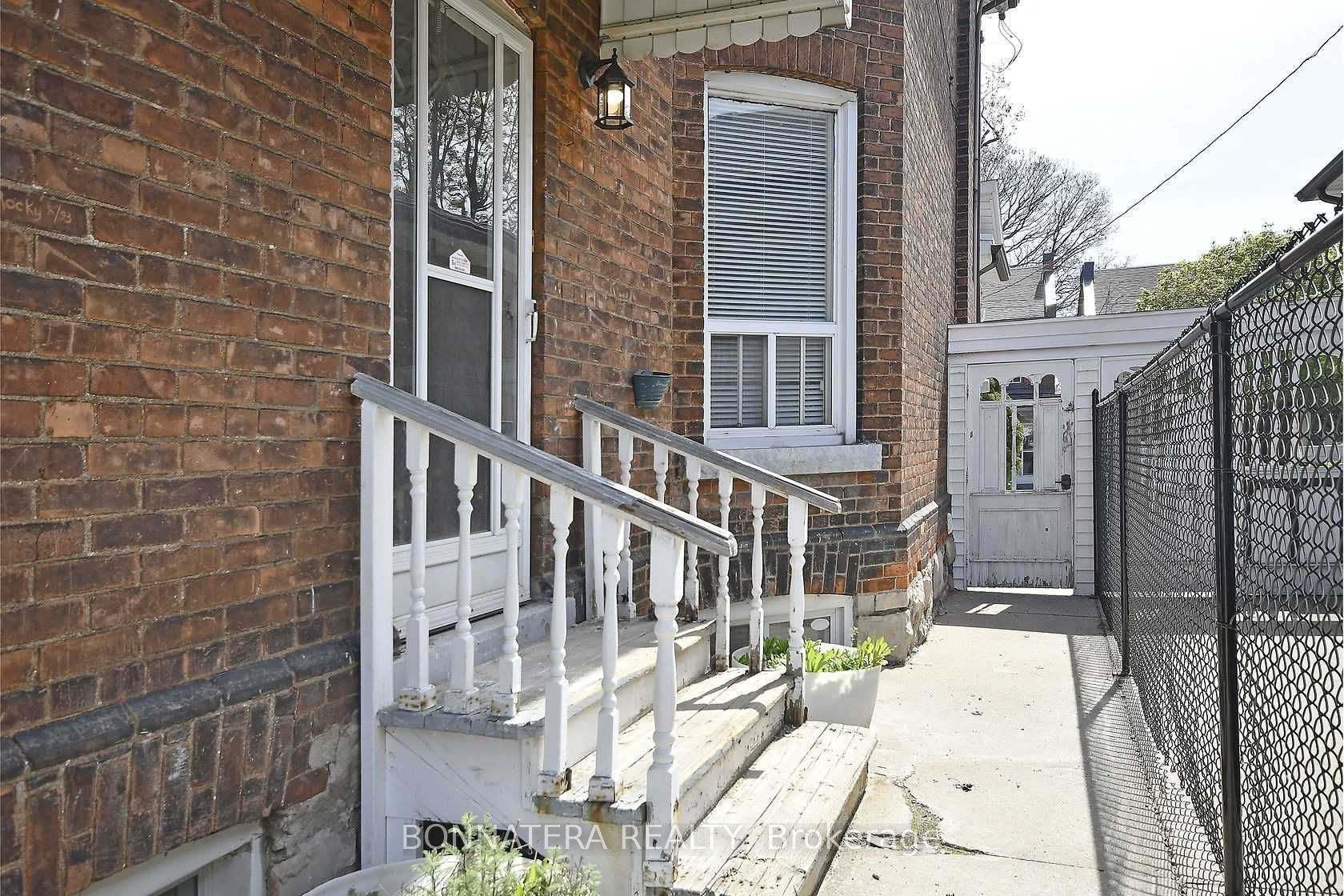 47 Emerald Street N (Main), Hamilton, ON L8L 5K2 photo 2