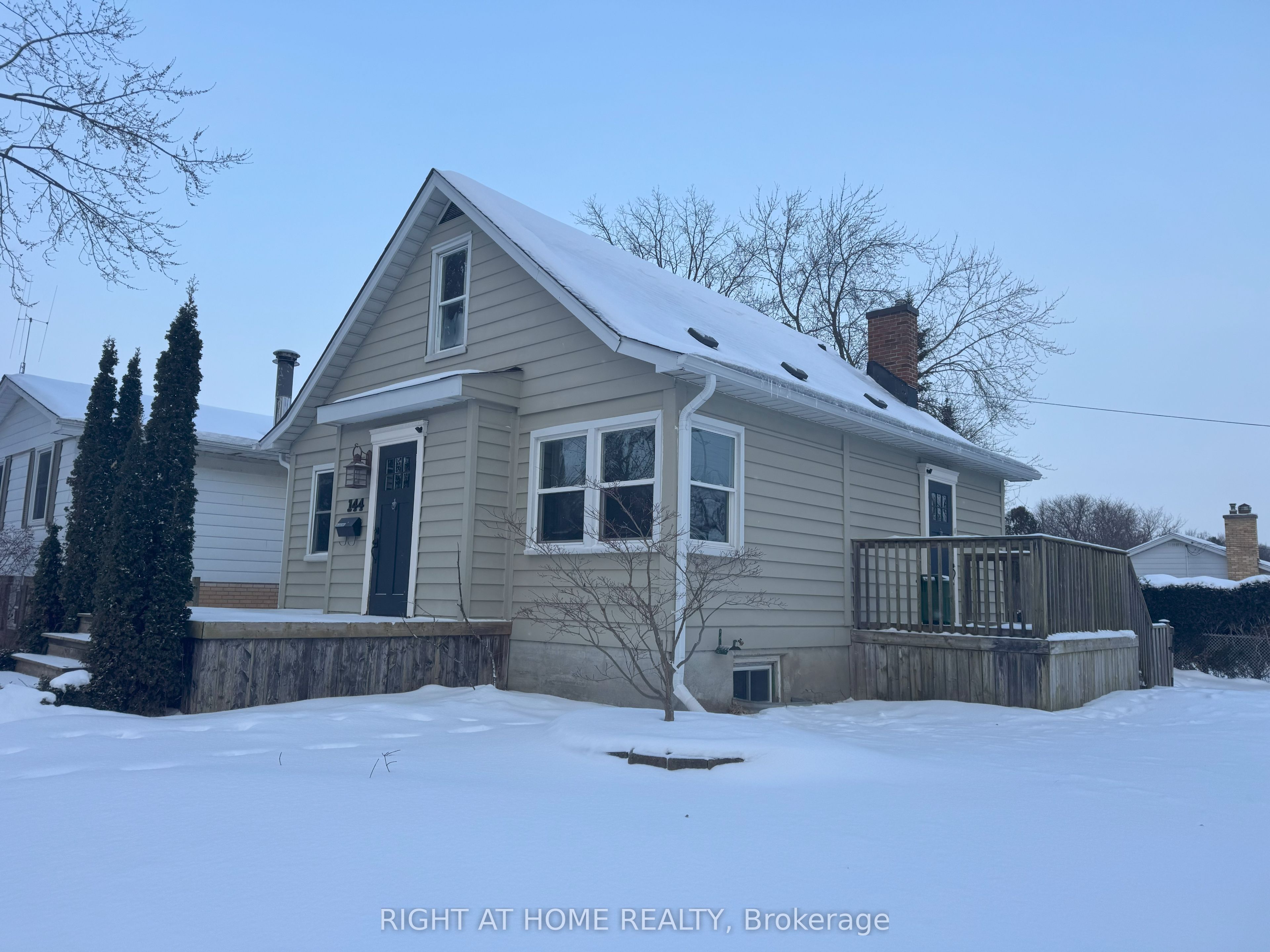 144 Baseline Road W, London South, ON N6J 1V7 photo 2