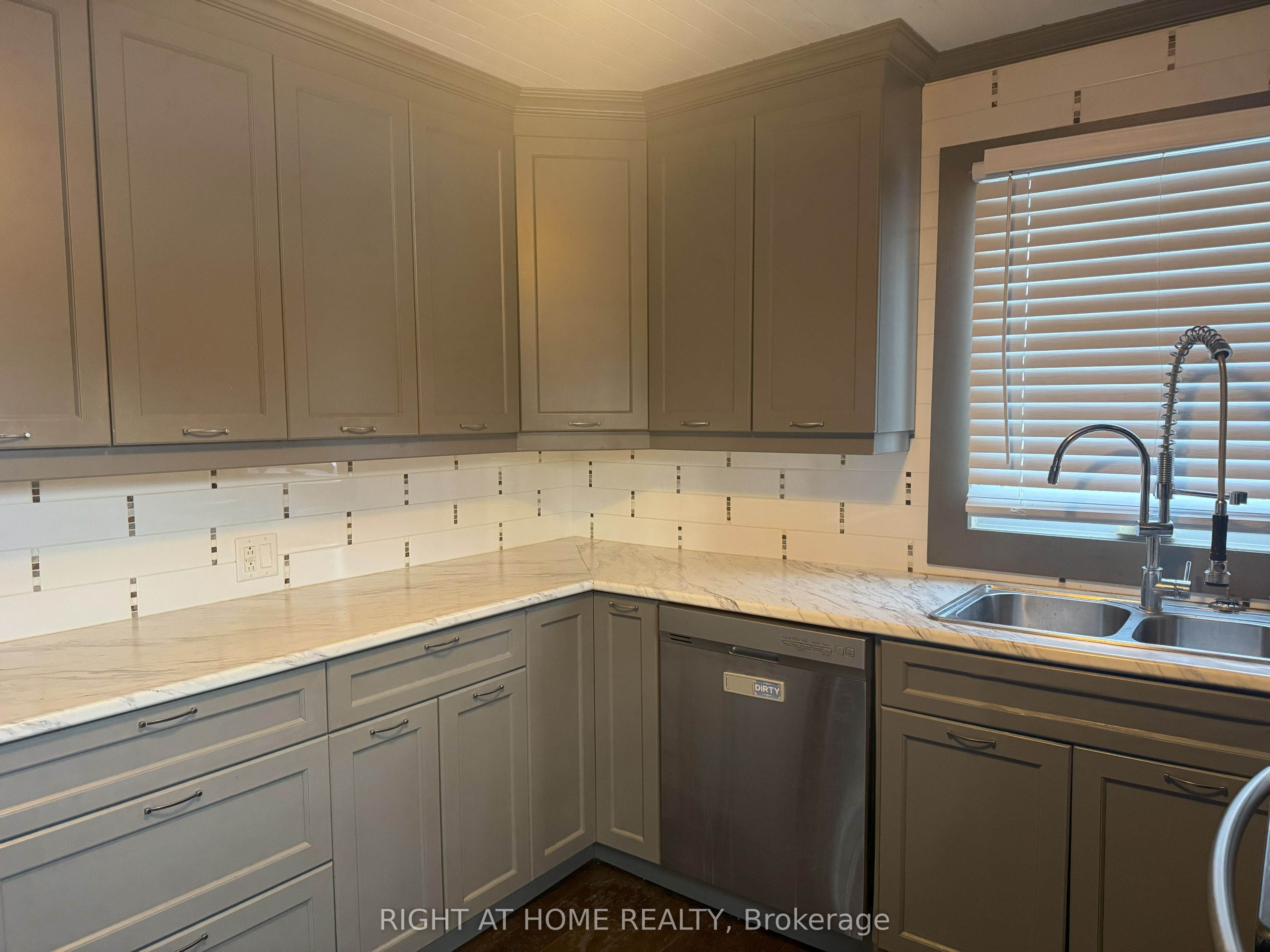 144 Baseline Road W, London South, ON N6J 1V7 photo 3
