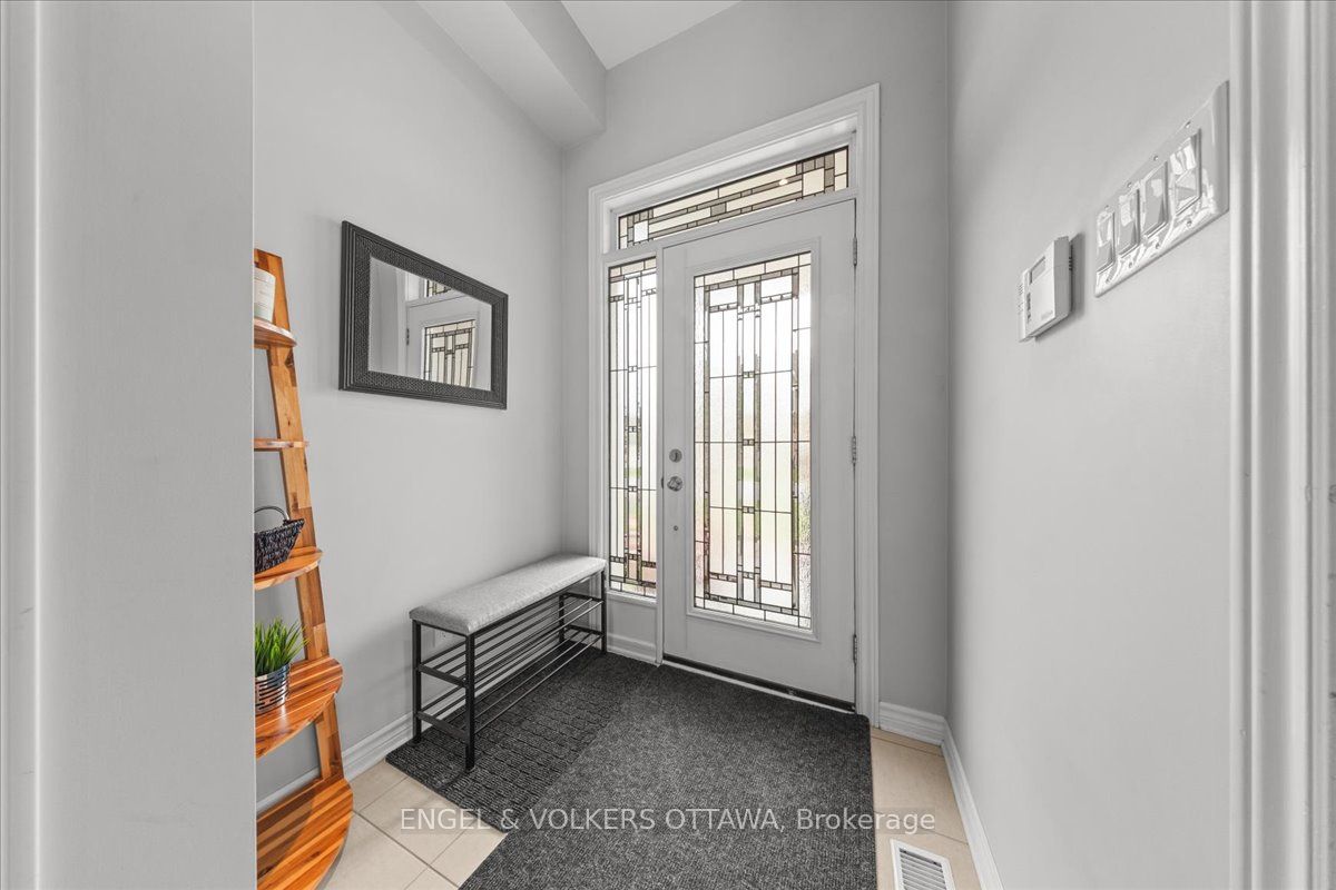 520 Rochefort Circle, Orleans - Cumberland and Area, ON K4A 0M8 photo 2