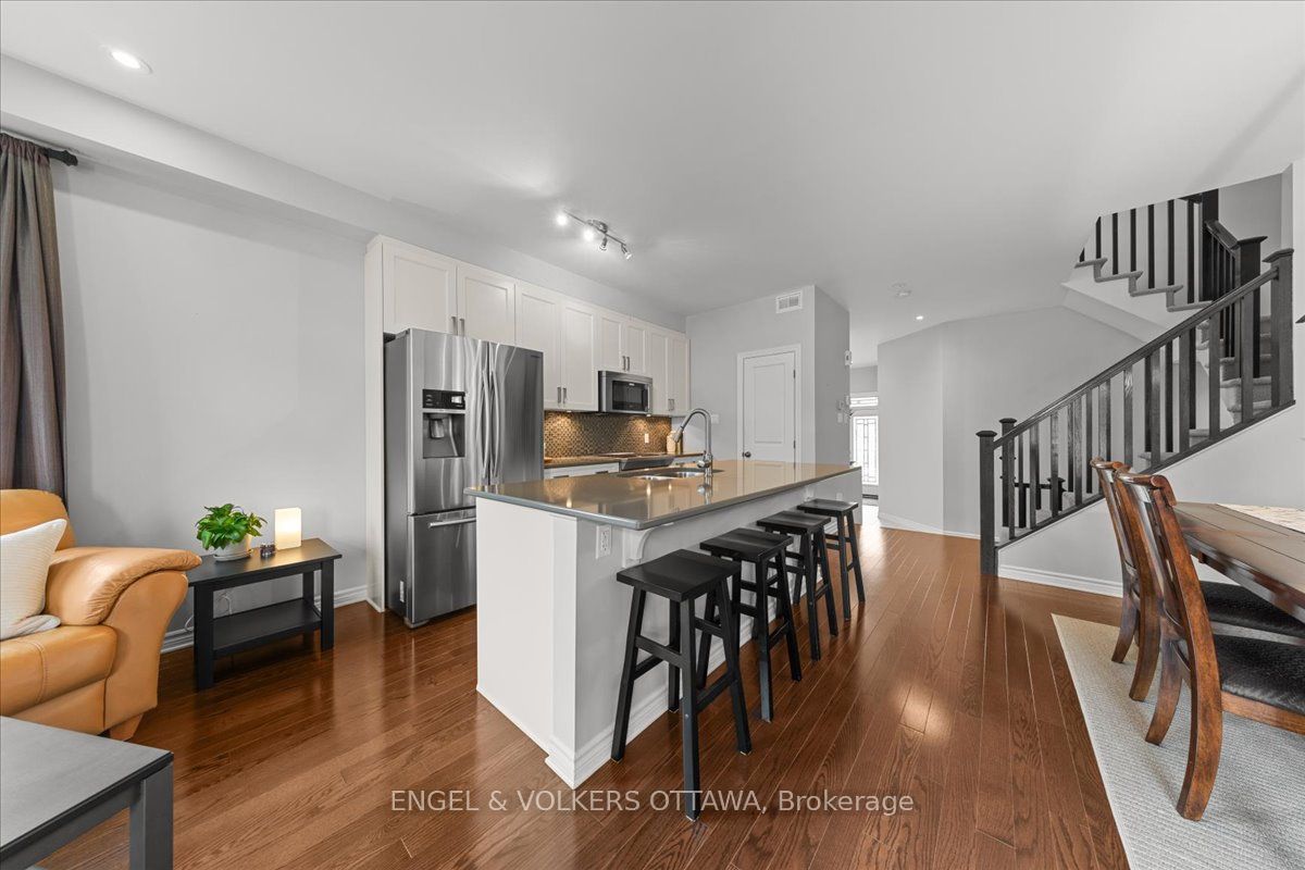 520 Rochefort Circle, Orleans - Cumberland and Area, ON K4A 0M8 photo 4