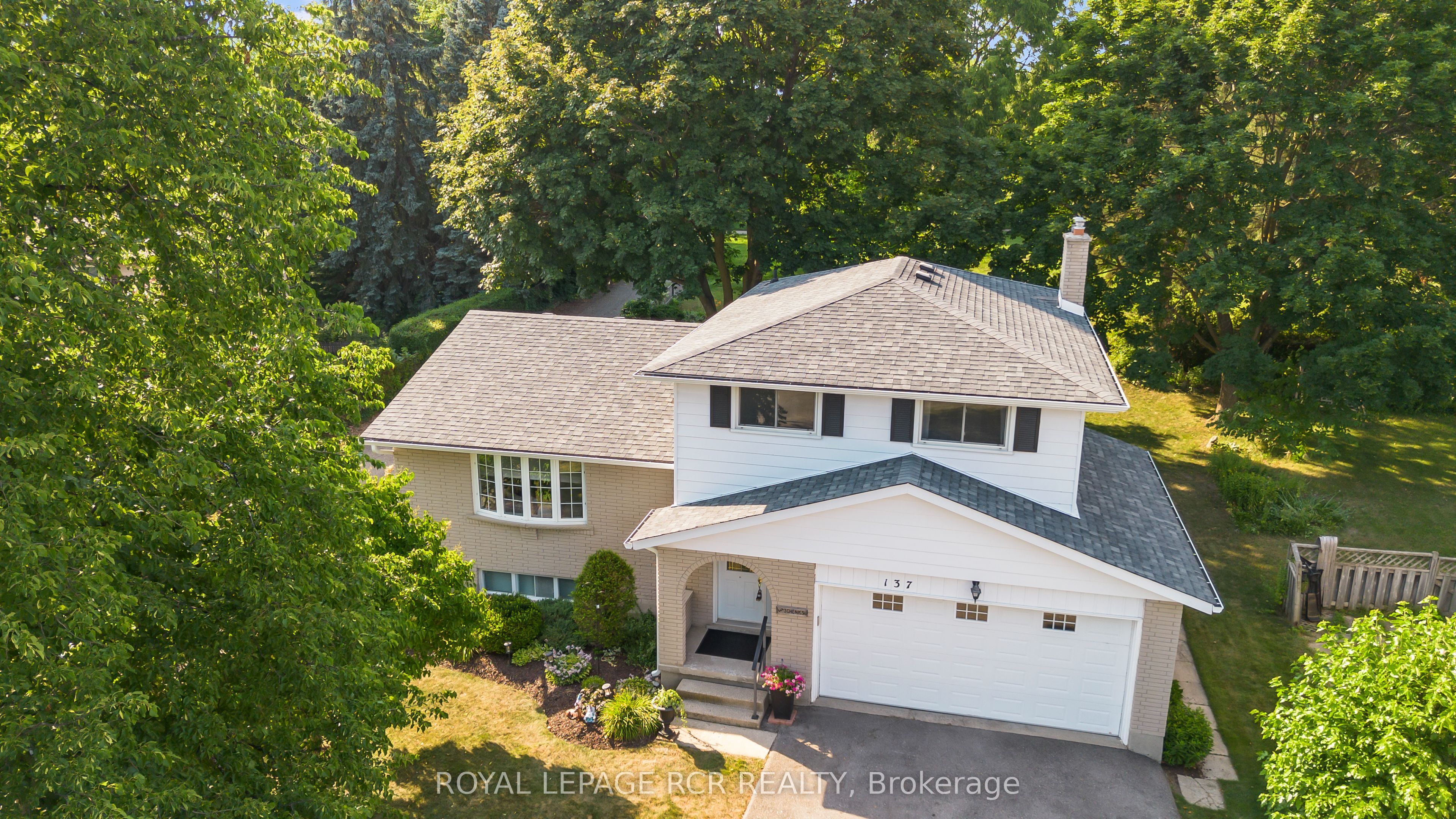 137 White Pine Crescent, Waterloo, ON N2V 1B3 photo 2