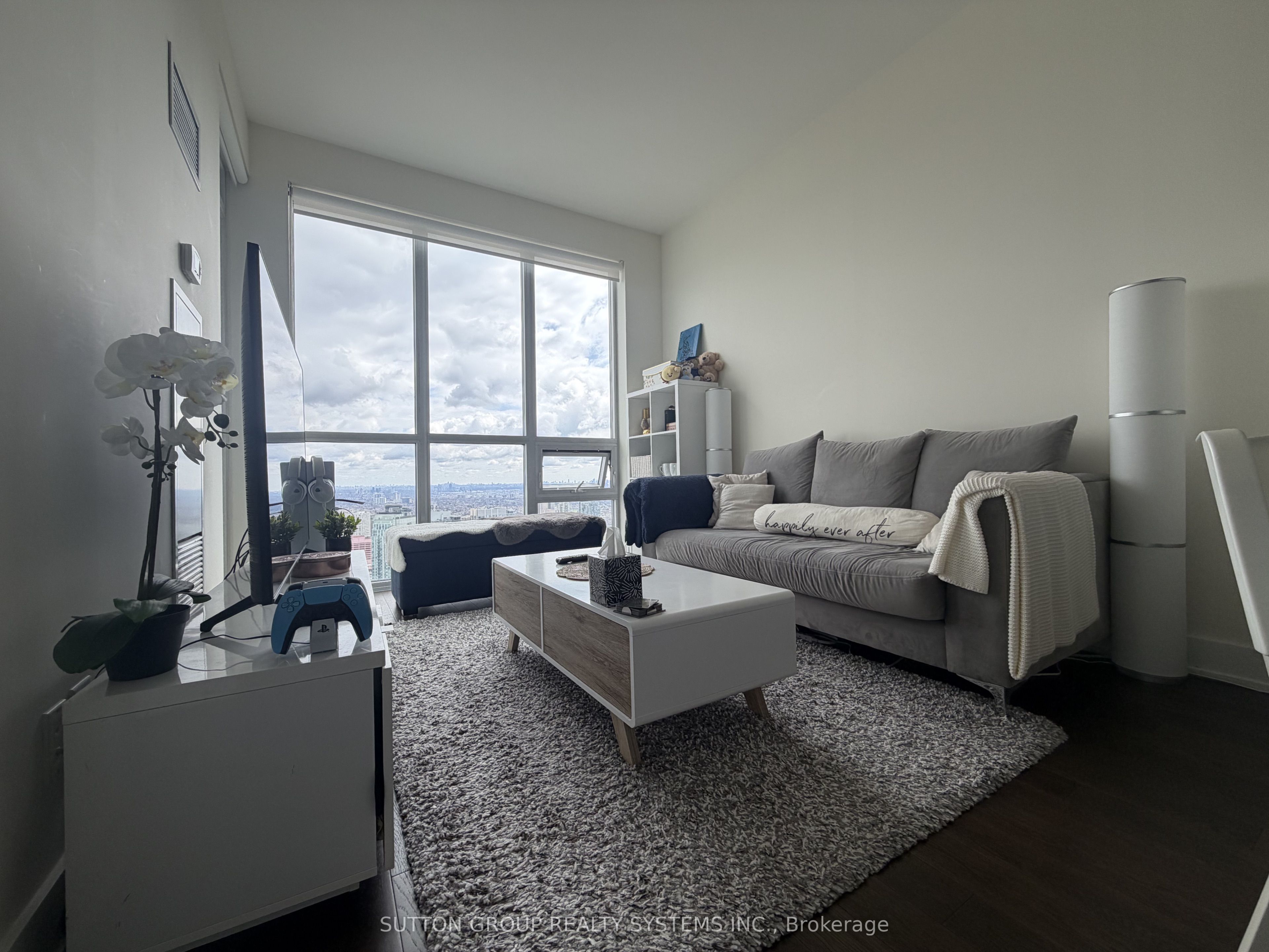 7 Arnhem Court, Hamilton, ON L8B 0N9