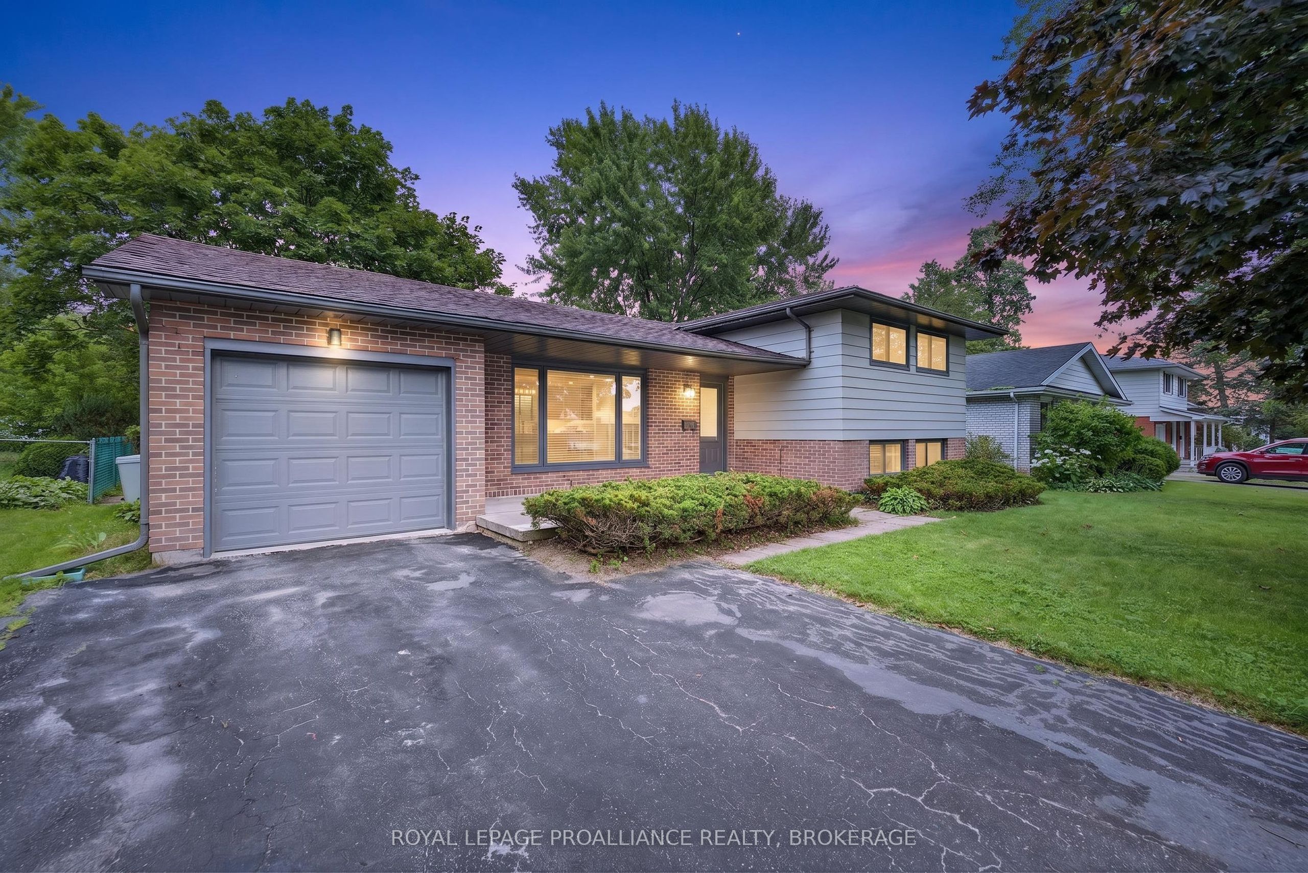 682 Carnaby Street, Kingston, ON K7M 5M7 photo 2