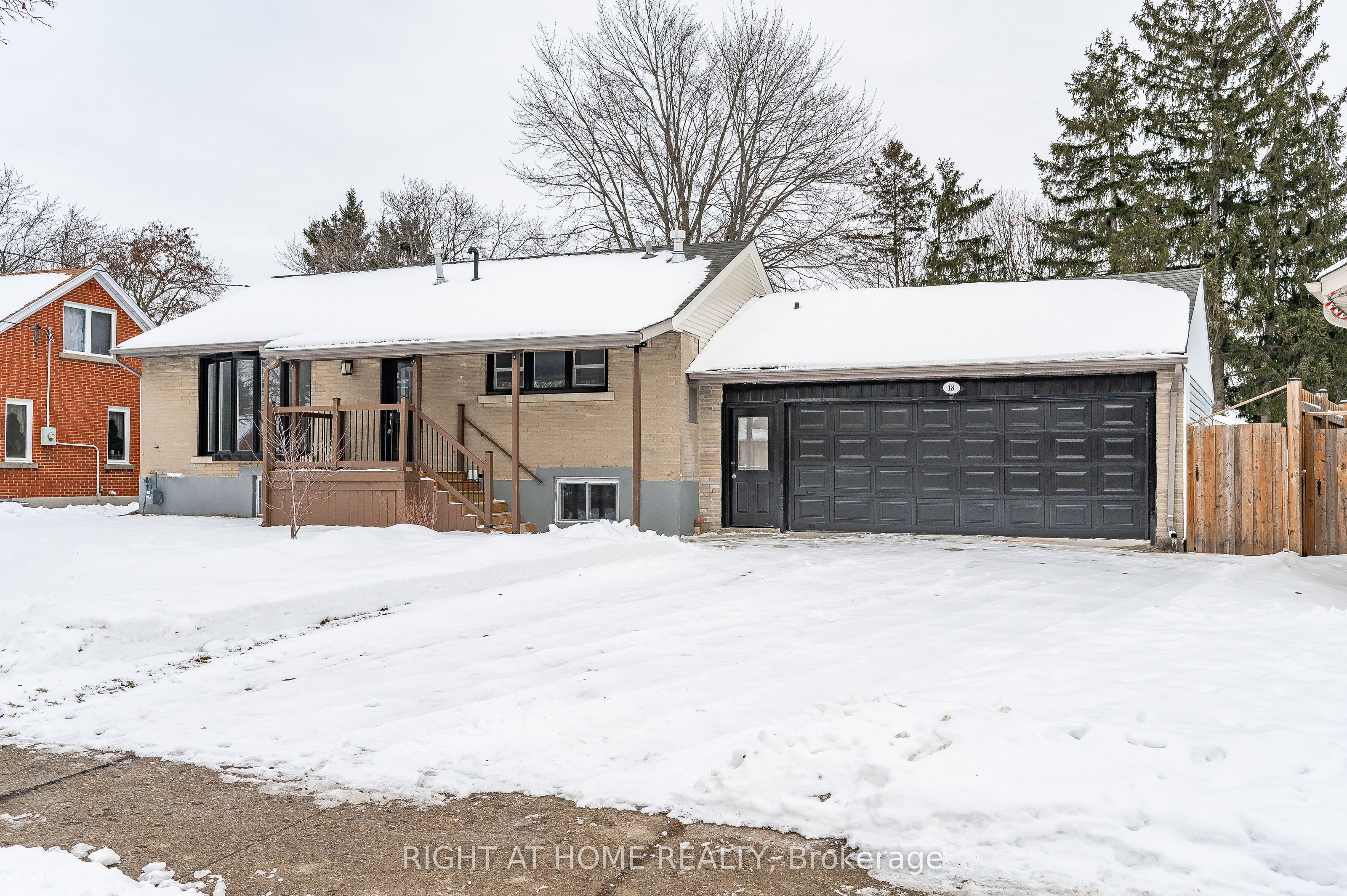 18 Ridgewood Avenue, Kitchener, ON N2H 4L2 photo 2
