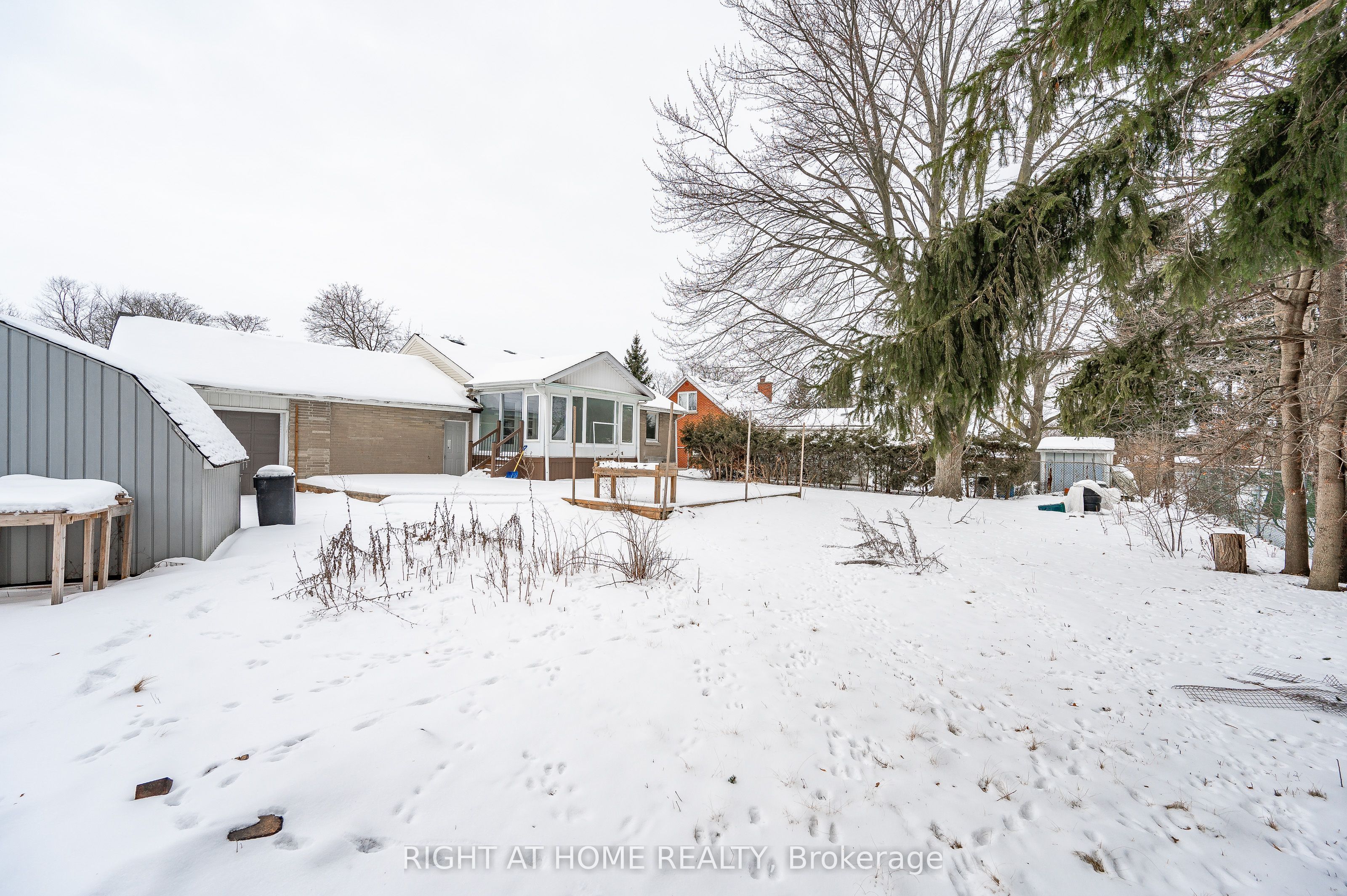 18 Ridgewood Avenue, Kitchener, ON N2H 4L2 photo 3