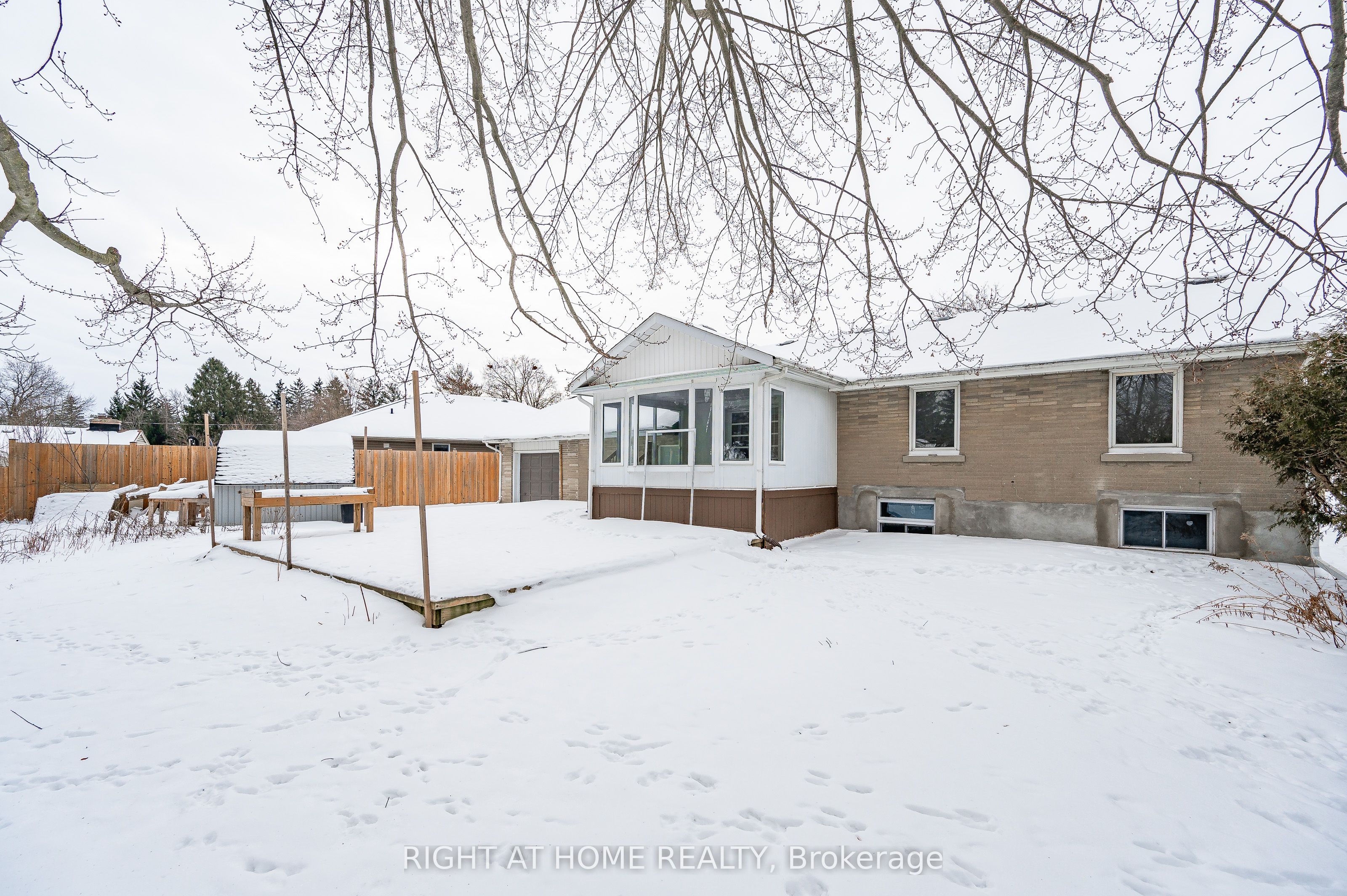 18 Ridgewood Avenue, Kitchener, ON N2H 4L2 photo 5