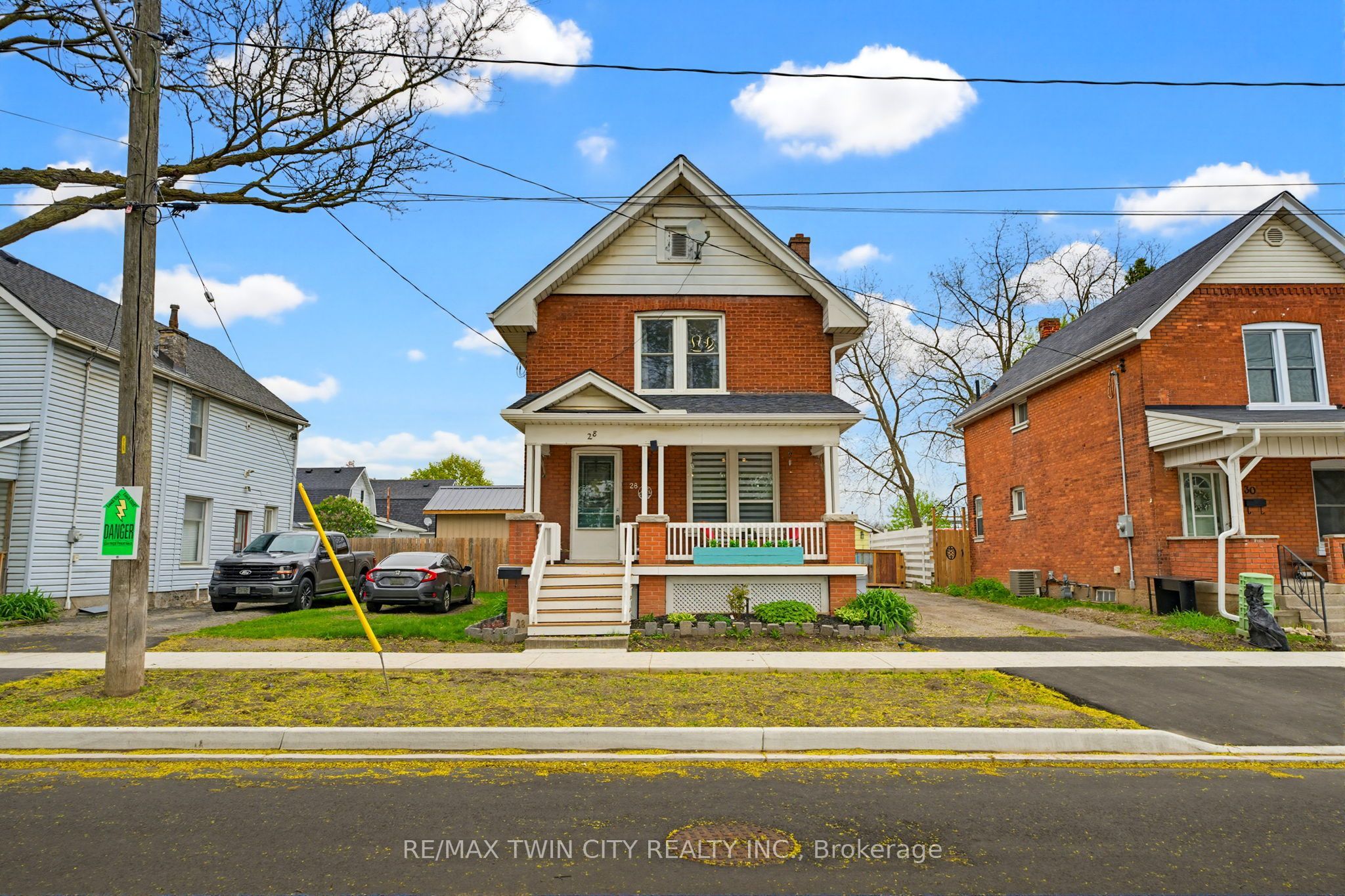 28 Norwich Street, Brantford, ON N3T 2B9 photo 2