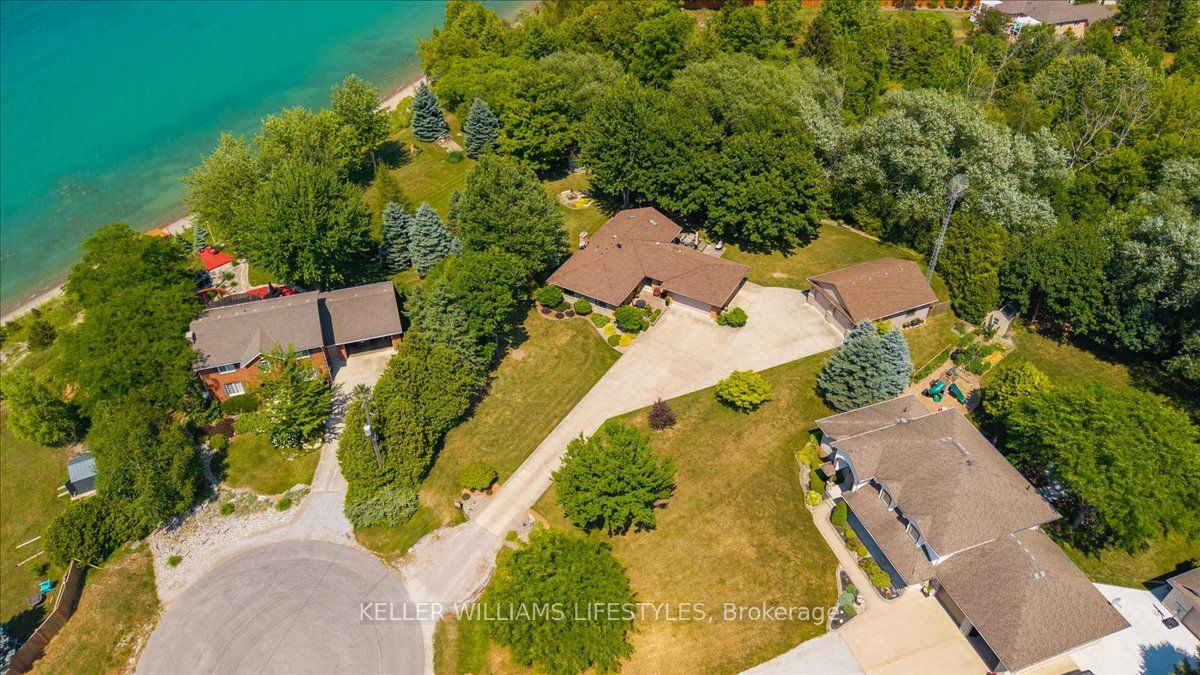 4350 Bluepoint Drive, Plympton-Wyoming, ON N0N 1J6 photo 3