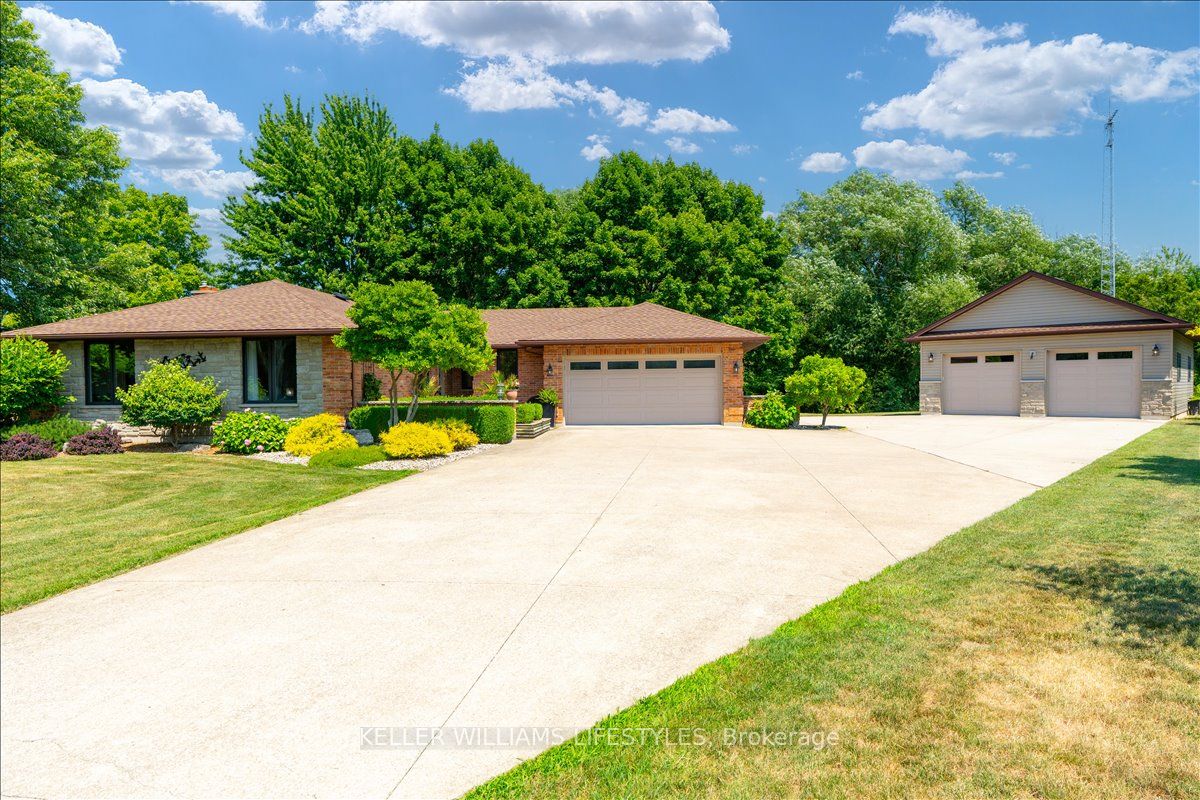 4350 Bluepoint Drive, Plympton-Wyoming, ON N0N 1J6 photo 5