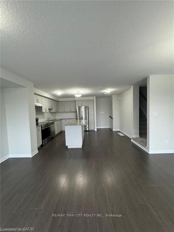 35 Valencia Avenue, Kitchener, ON N2R 0R7 photo 2