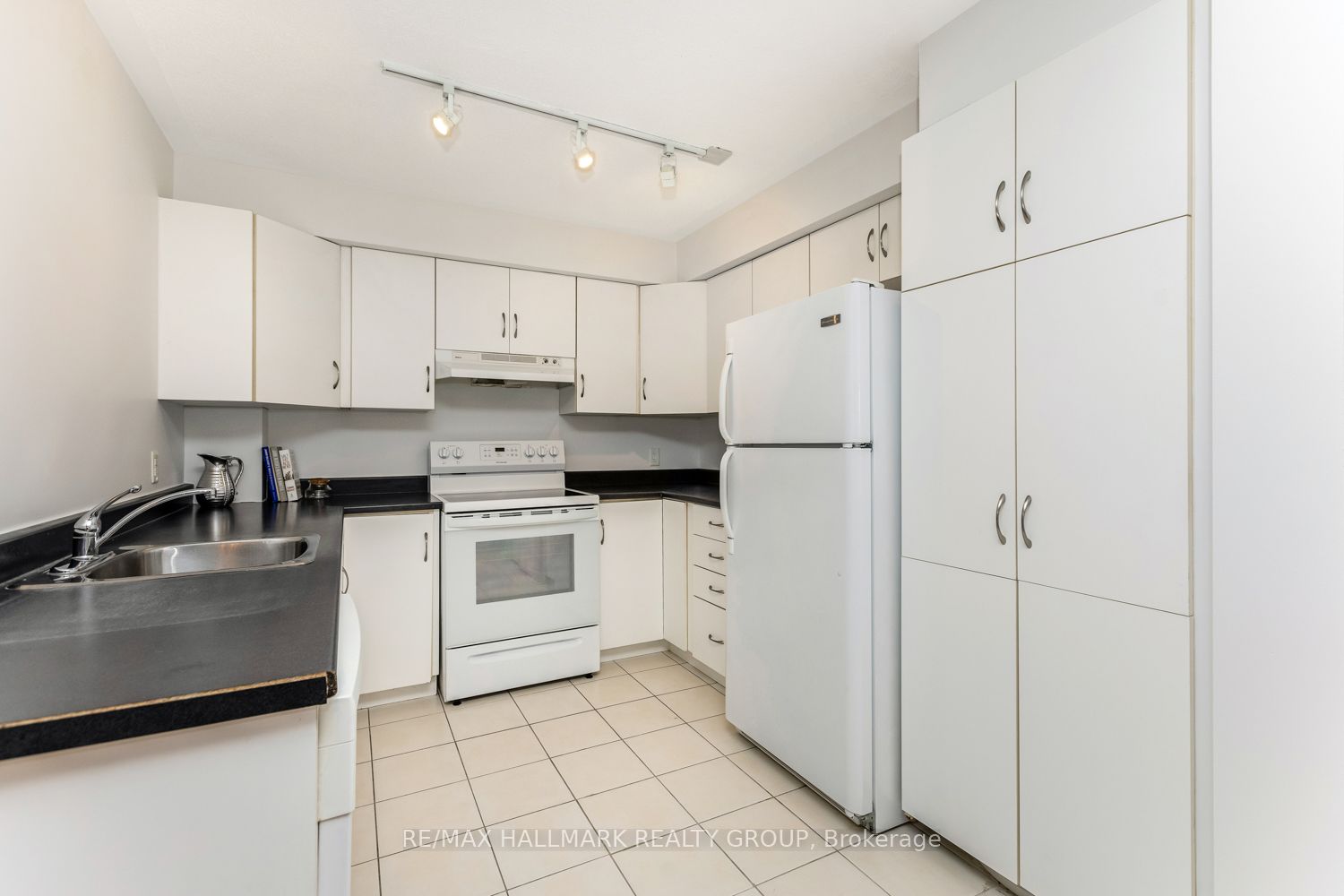 138 Somerset Street W 502, Ottawa Centre, ON K2P 0A3 photo 5