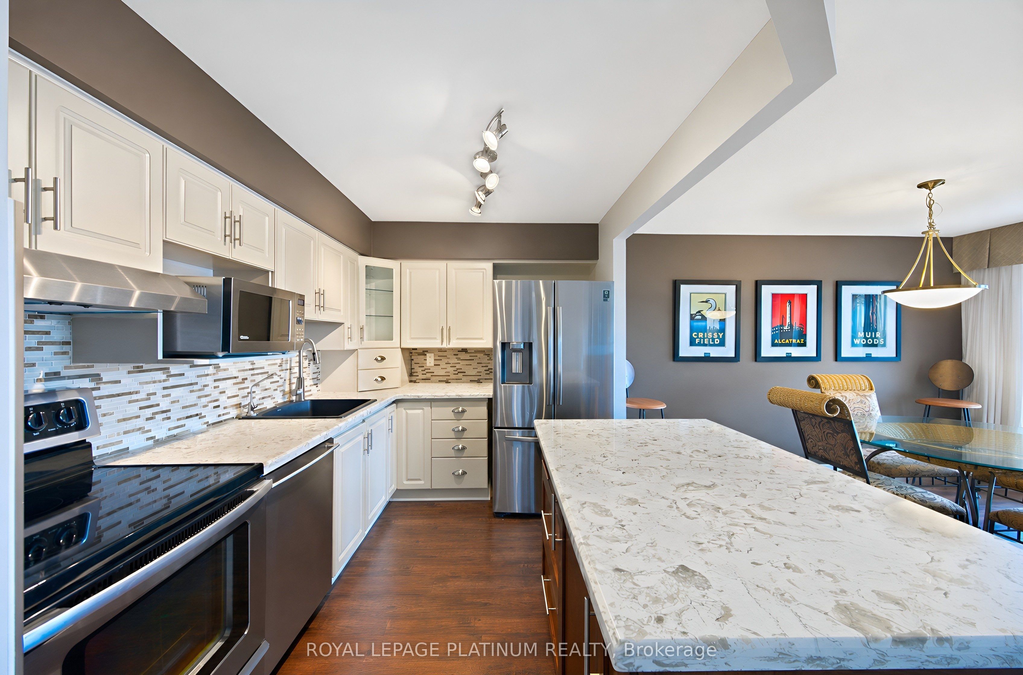 688 Preston Parkway 401, Cambridge, ON N3H 5K6 photo 2