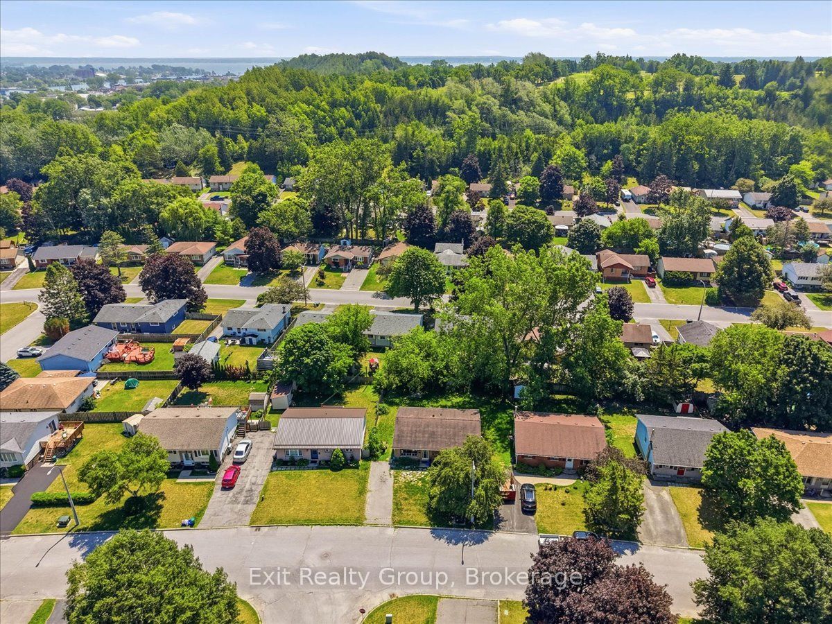 23 Van Alstine Drive, Quinte West, ON K8V 6K4 photo 2