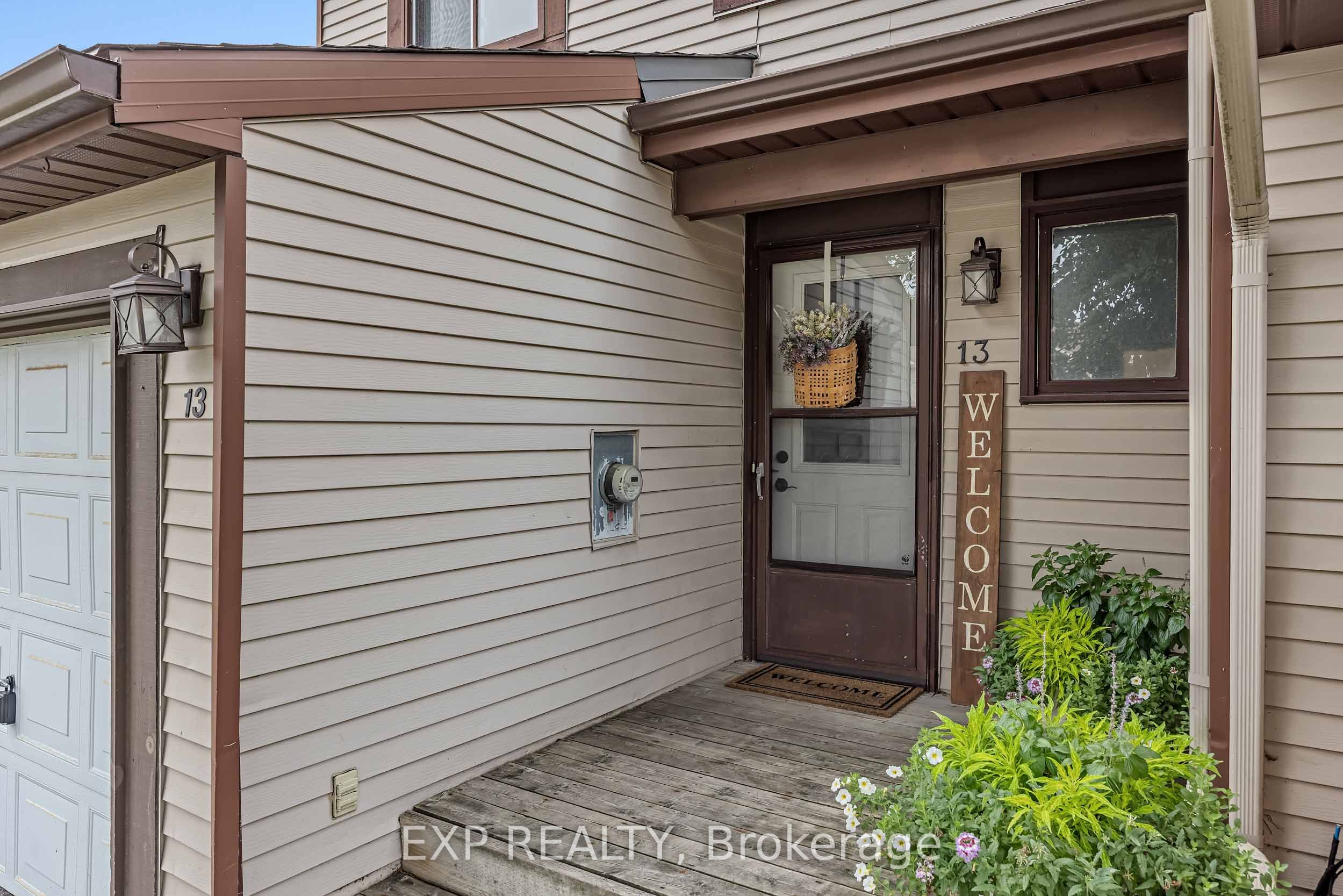 13 Shearer Crescent, Kanata, ON K2L 3M9 photo 3