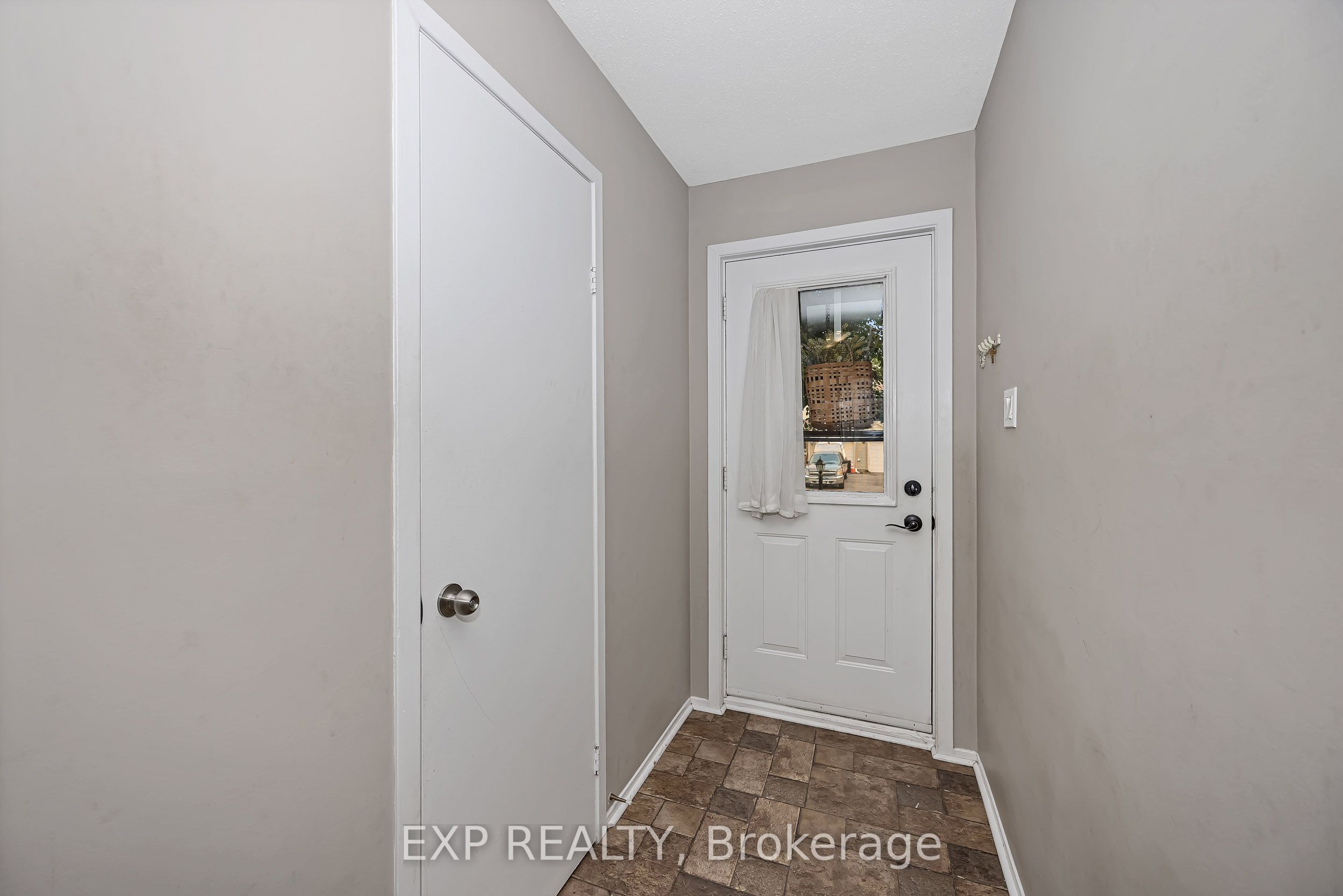 13 Shearer Crescent, Kanata, ON K2L 3M9 photo 5