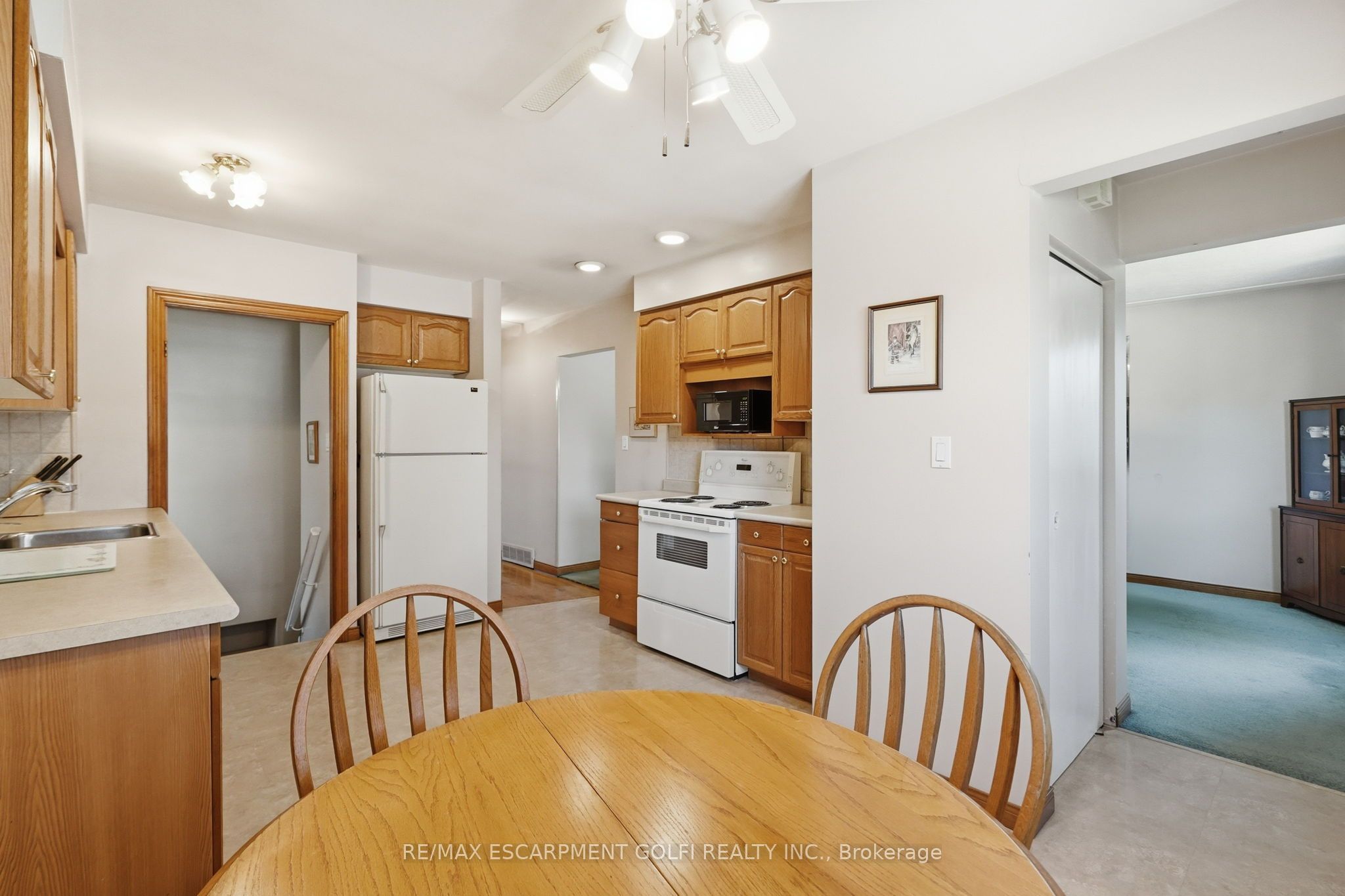 6 Beaconsfield Drive, Hamilton, ON L8T 2W8 photo 2