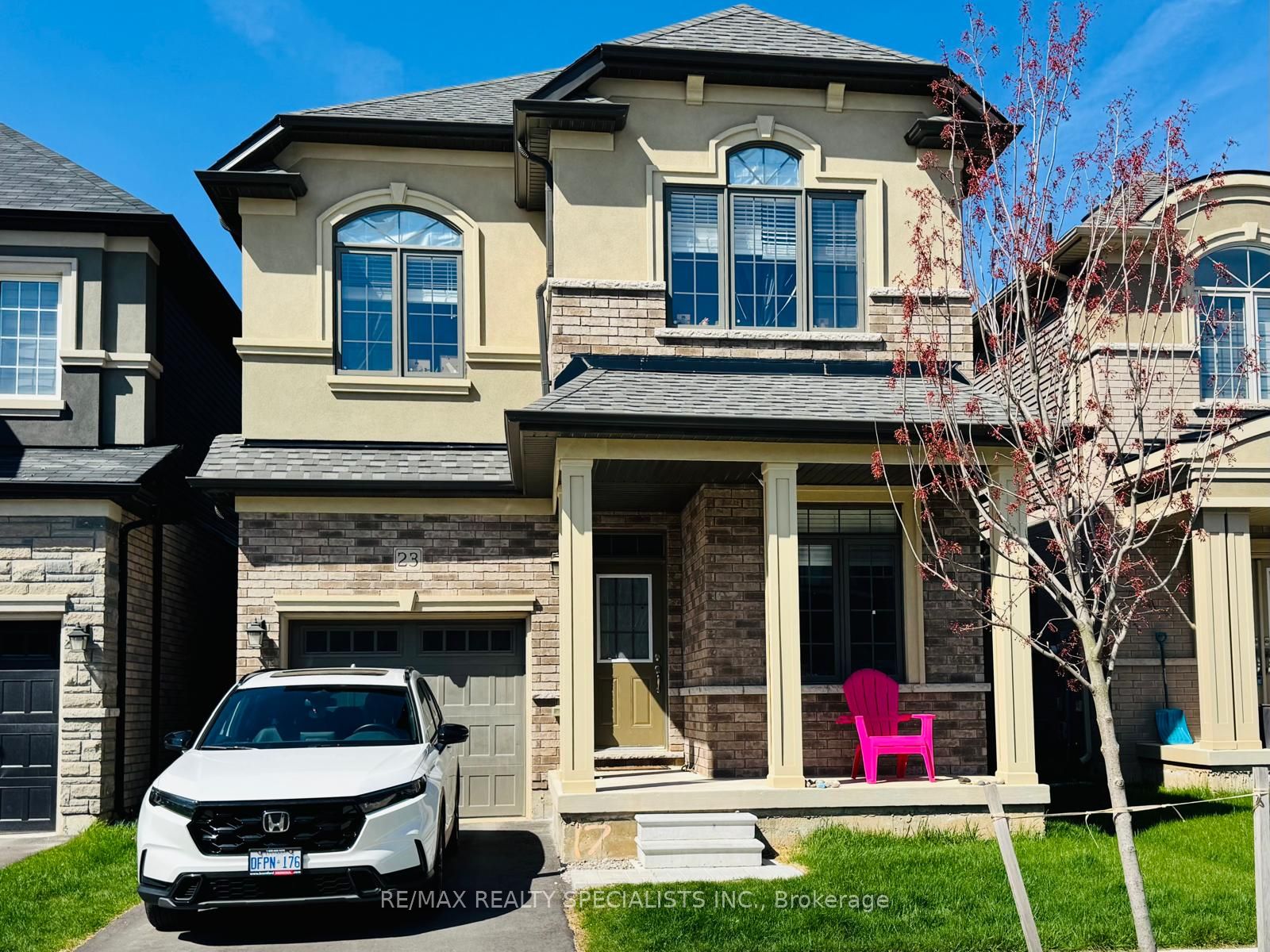 23 Dennis Avenue, Brantford, ON N3T 5L8 photo 2