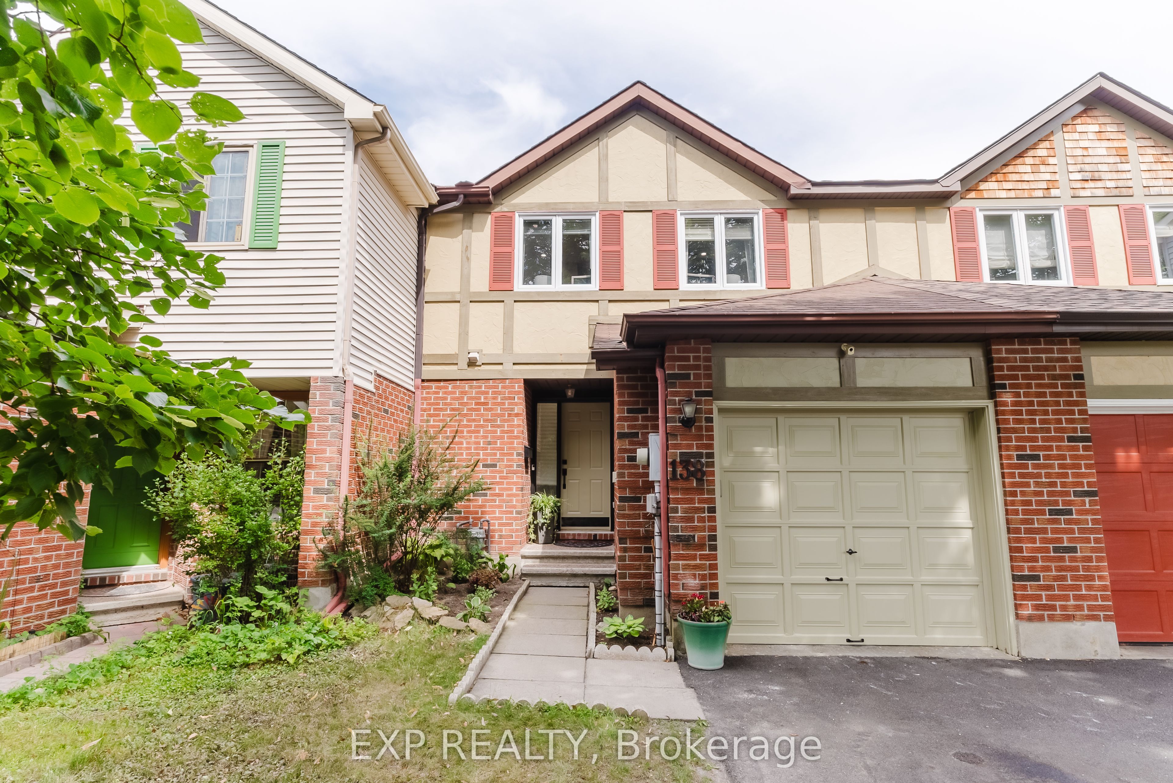 138 Acklam Terrace, Kanata, ON K2K 2J5