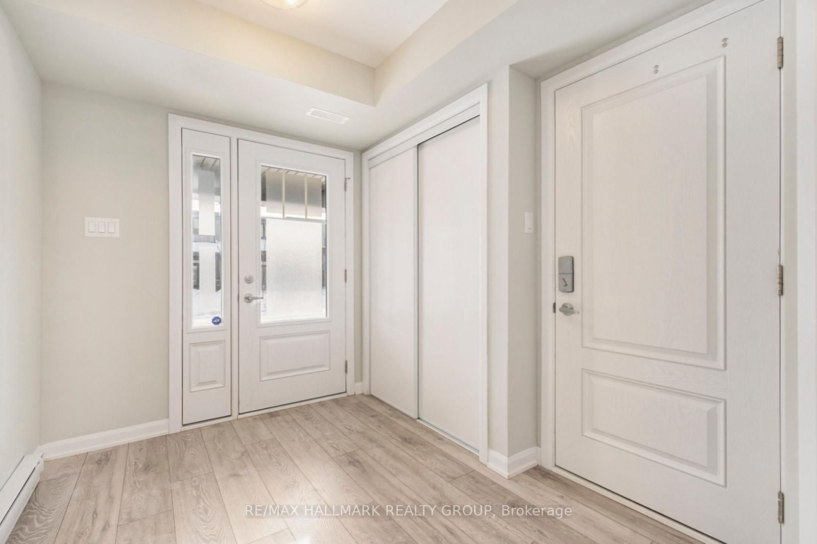 48 Teelin Circle, Barrhaven, ON K2J 6V1 photo 2