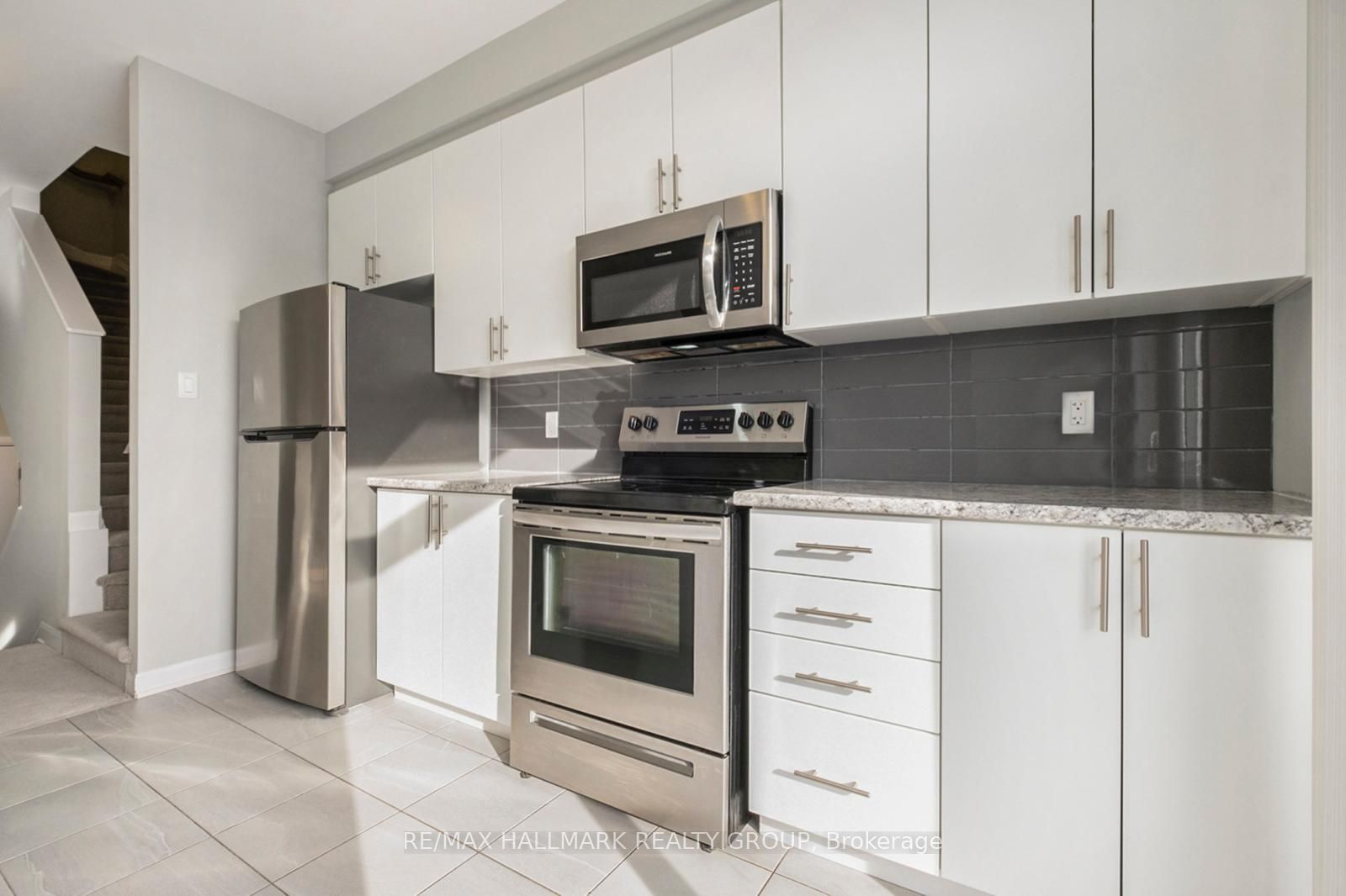 48 Teelin Circle, Barrhaven, ON K2J 6V1 photo 4