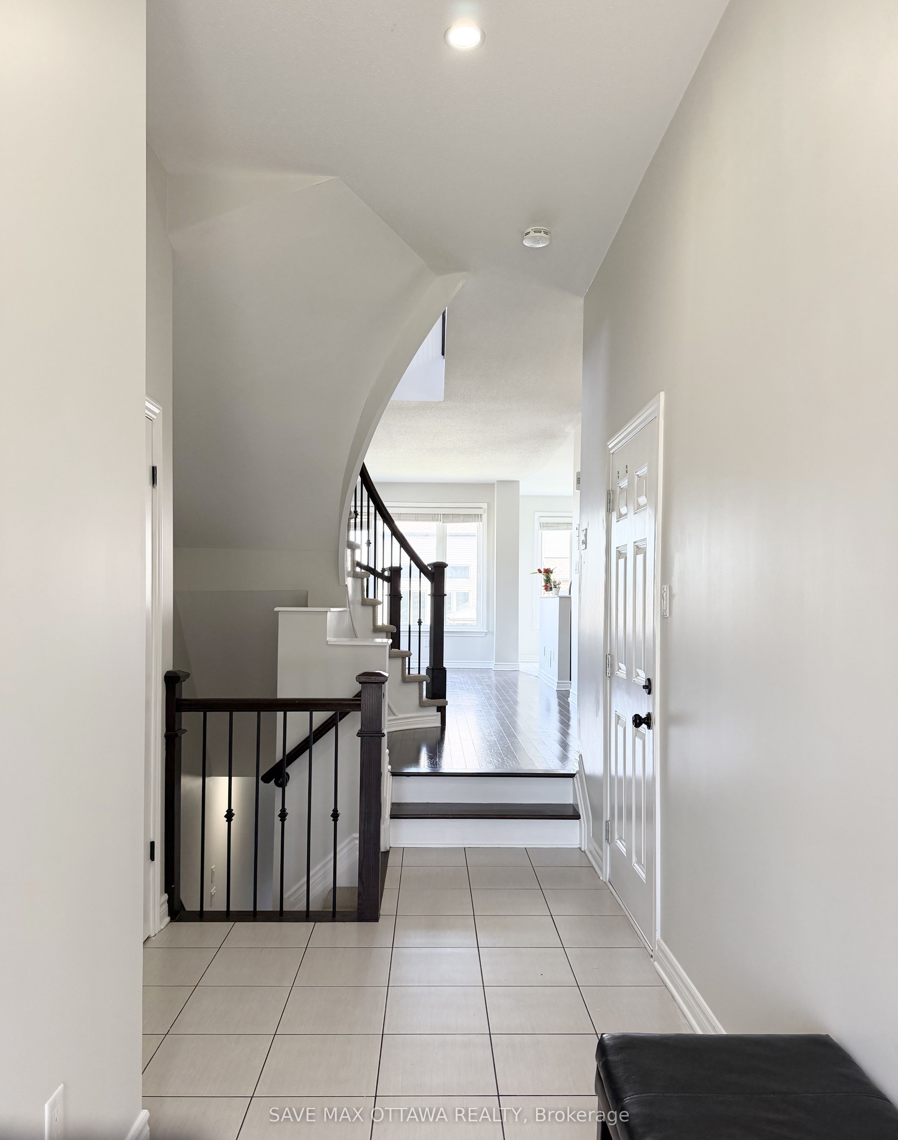 100 Popplewell Crescent S, Barrhaven, ON K2J 5R3 photo 2