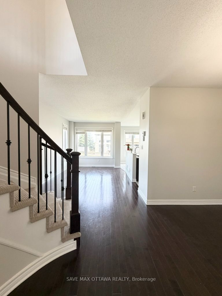 100 Popplewell Crescent S, Barrhaven, ON K2J 5R3 photo 5