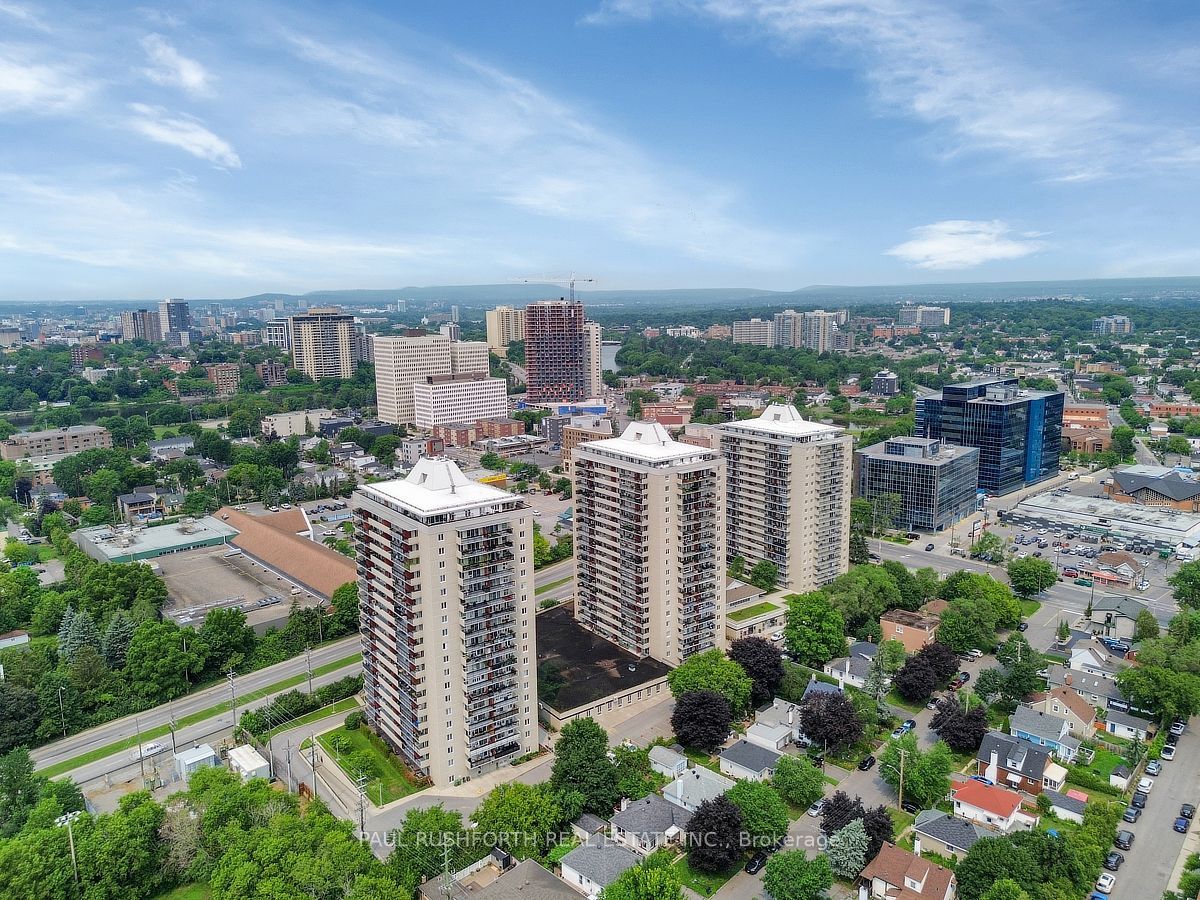 158 B Mcarthur Avenue 1905, Vanier and Kingsview Park, ON K1L 8E7