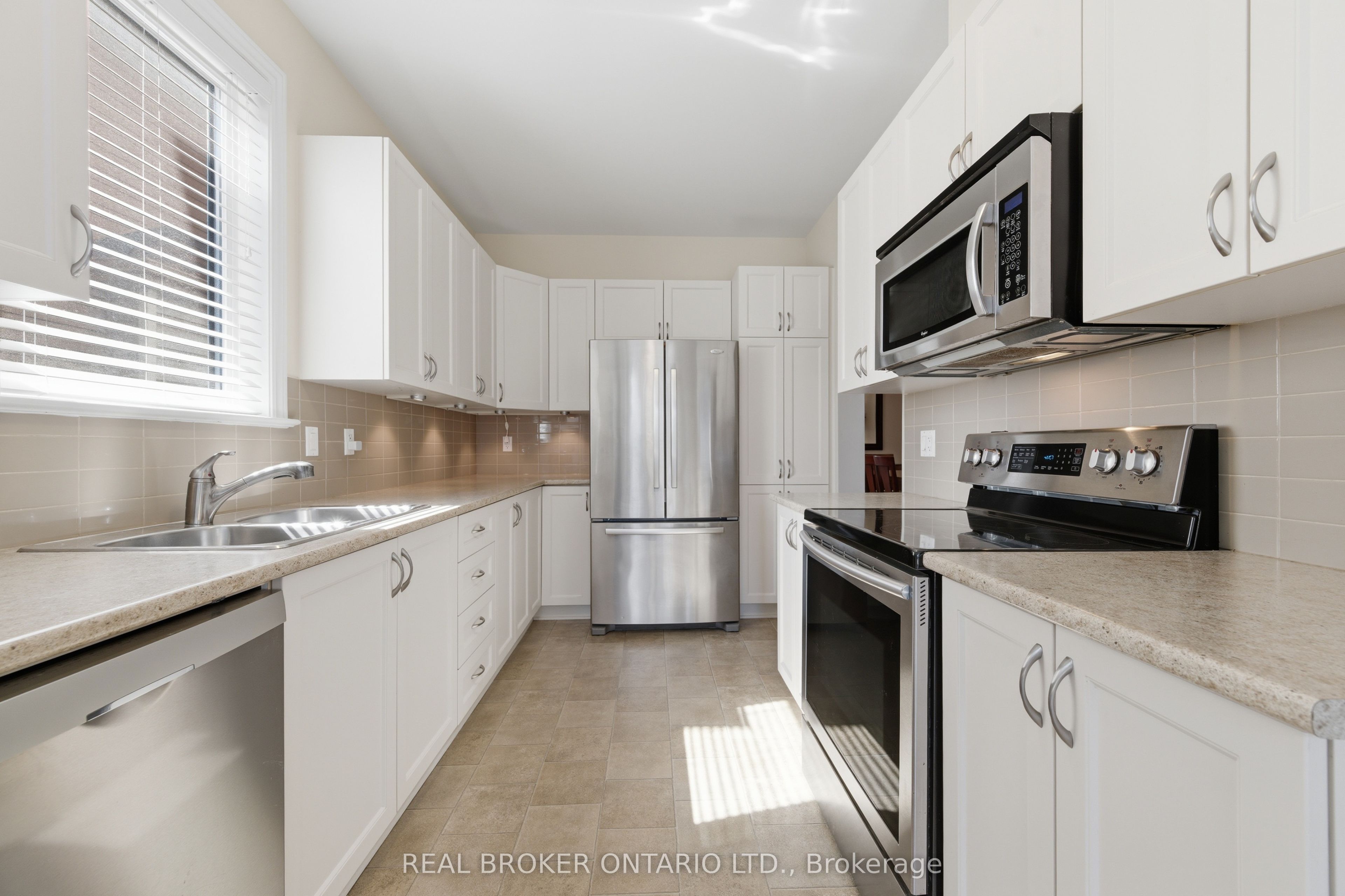 417 STALWART Crescent, Blossom Park - Airport and Area, ON K1T 0H2 photo 4