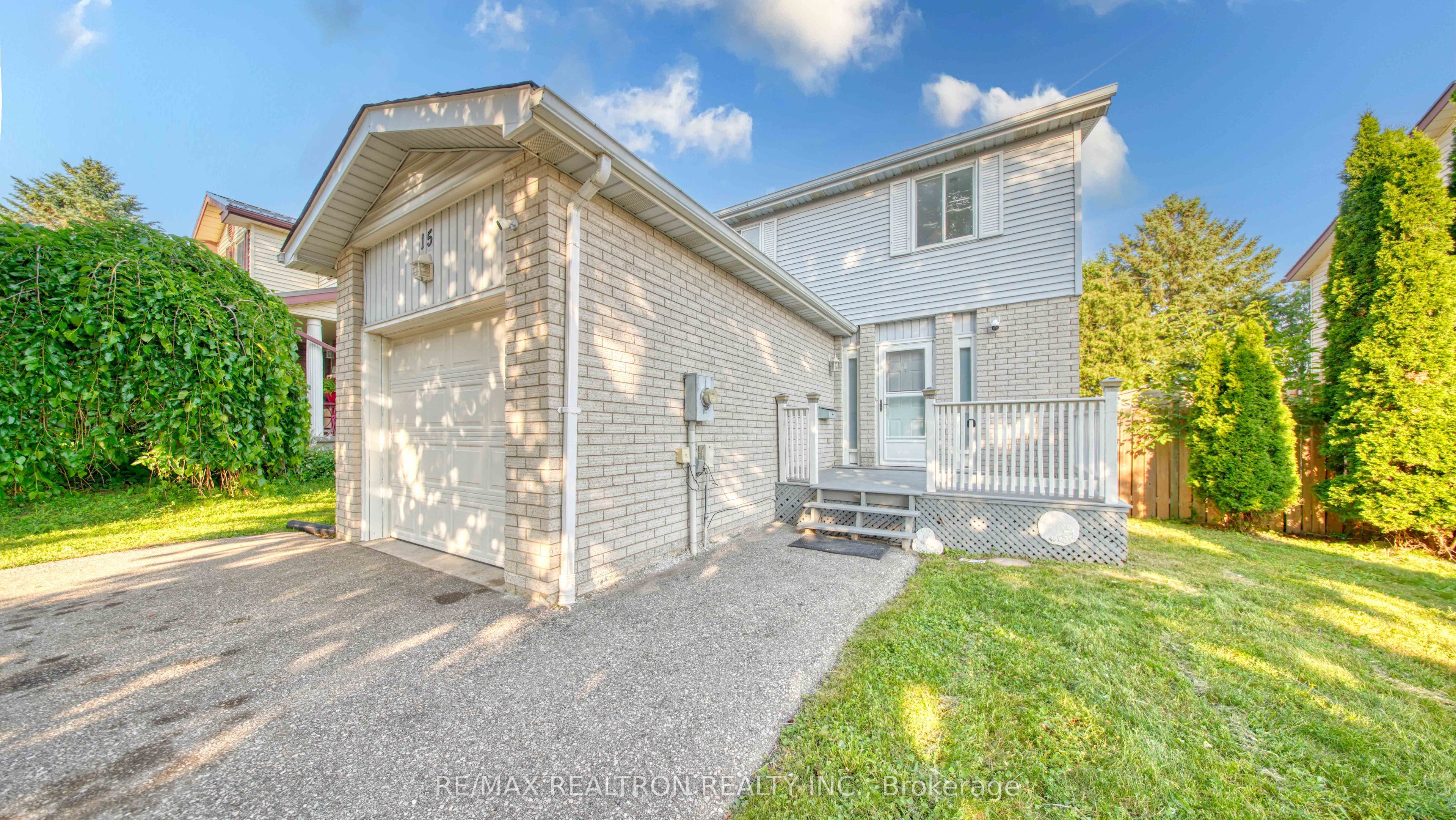 15 Glendan Court, Cambridge, ON N1R 7N4 photo 2