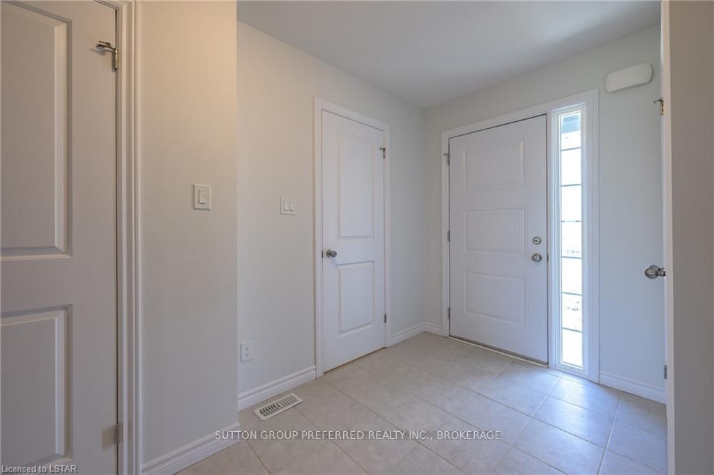 341 KENNINGTON Way, London South, ON N6L 0H4 photo 4
