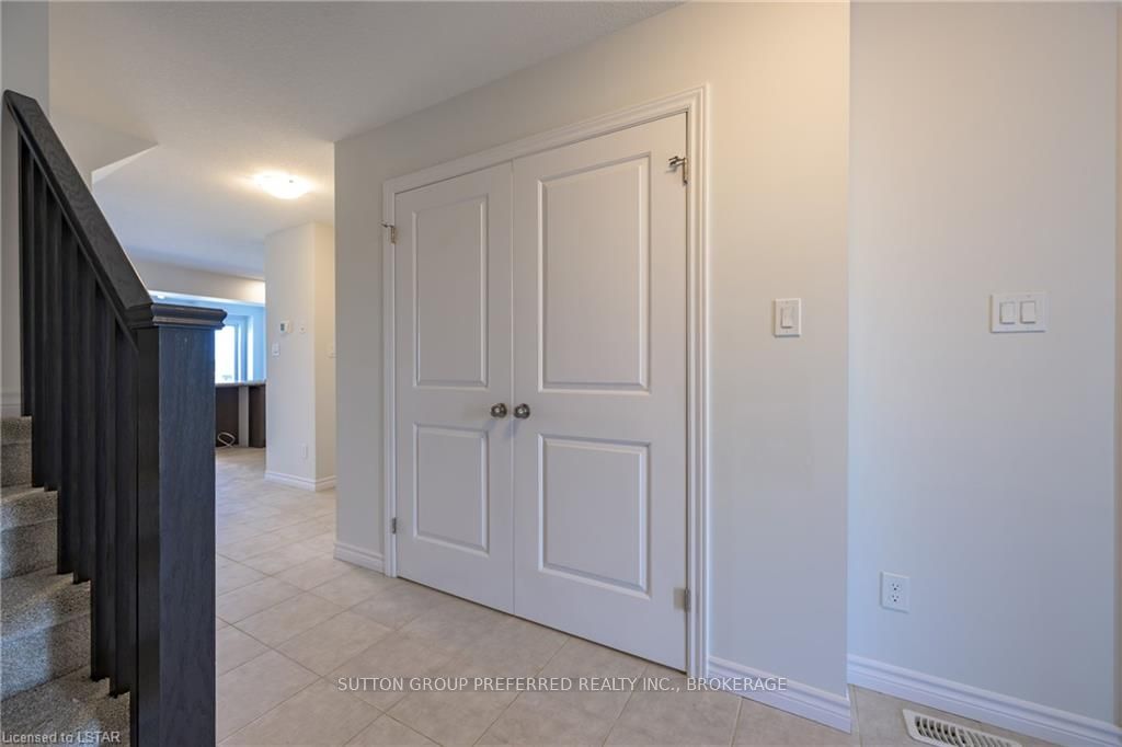 341 KENNINGTON Way, London South, ON N6L 0H4 photo 5
