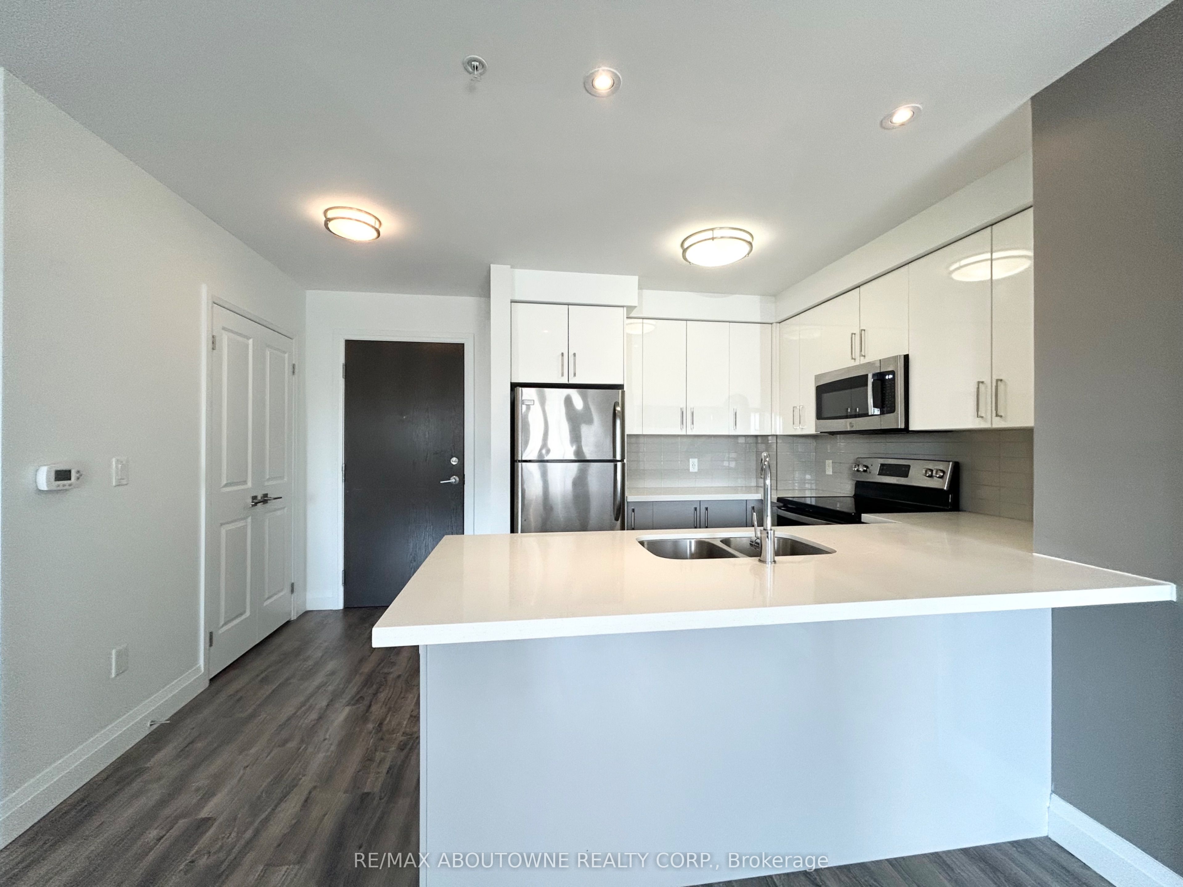 460B Belmont Avenue W 406, Kitchener, ON N2M 0B3 photo 4