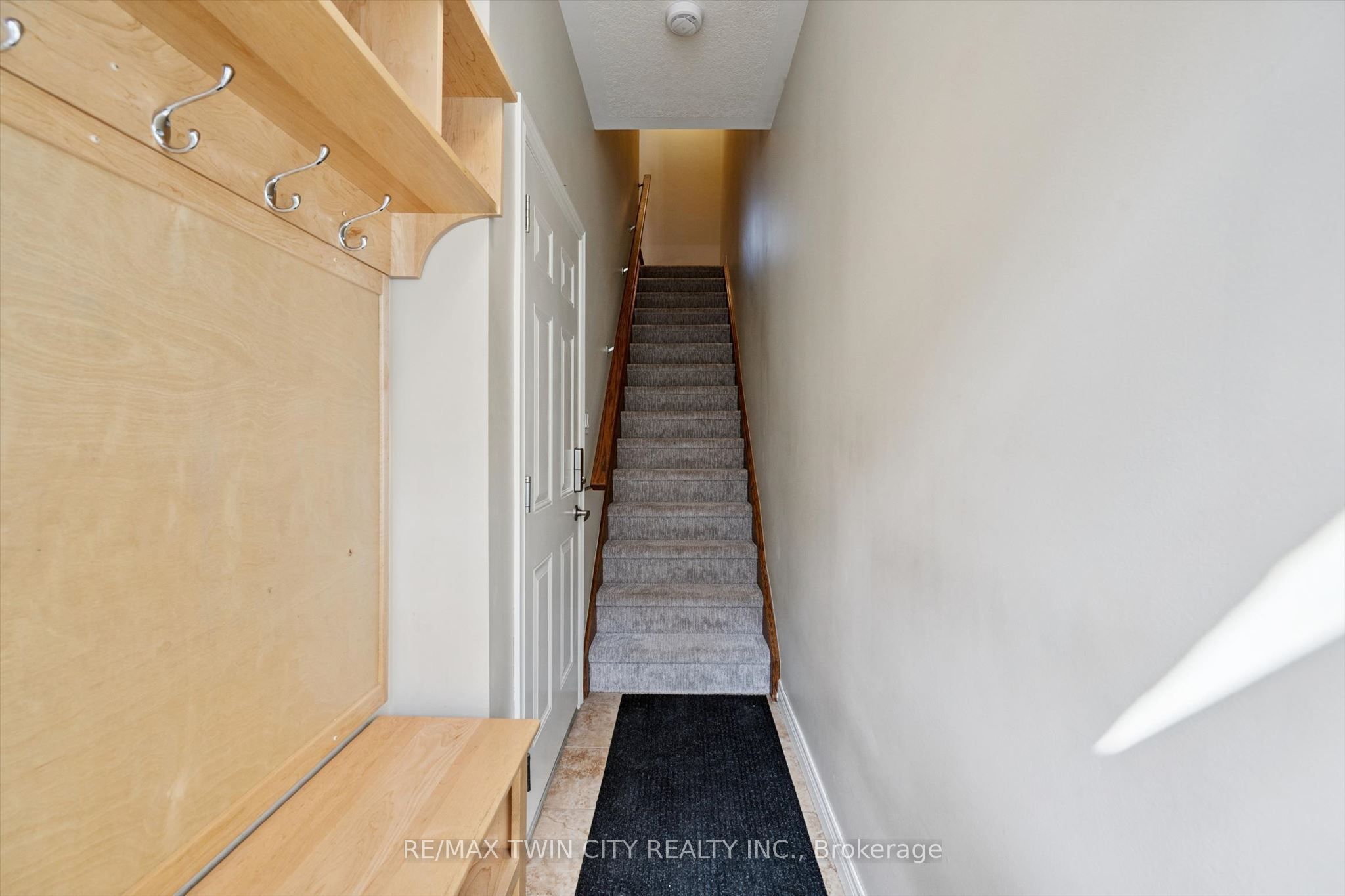 4 Cheltenham Mews, Kitchener, ON N2H 0B2 photo 4