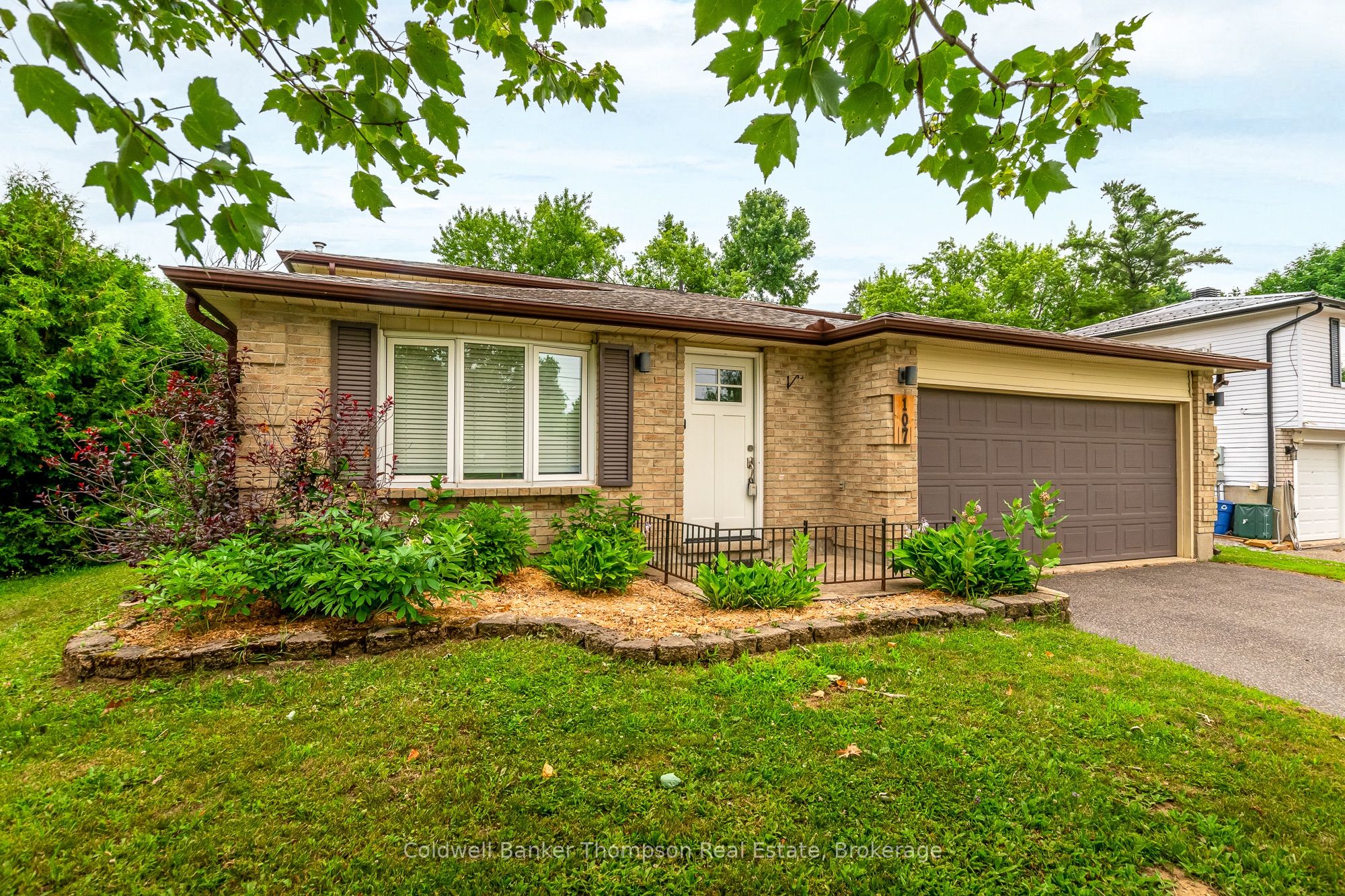 107 Spencer Street, Bracebridge, ON P1L 1C3 photo 2