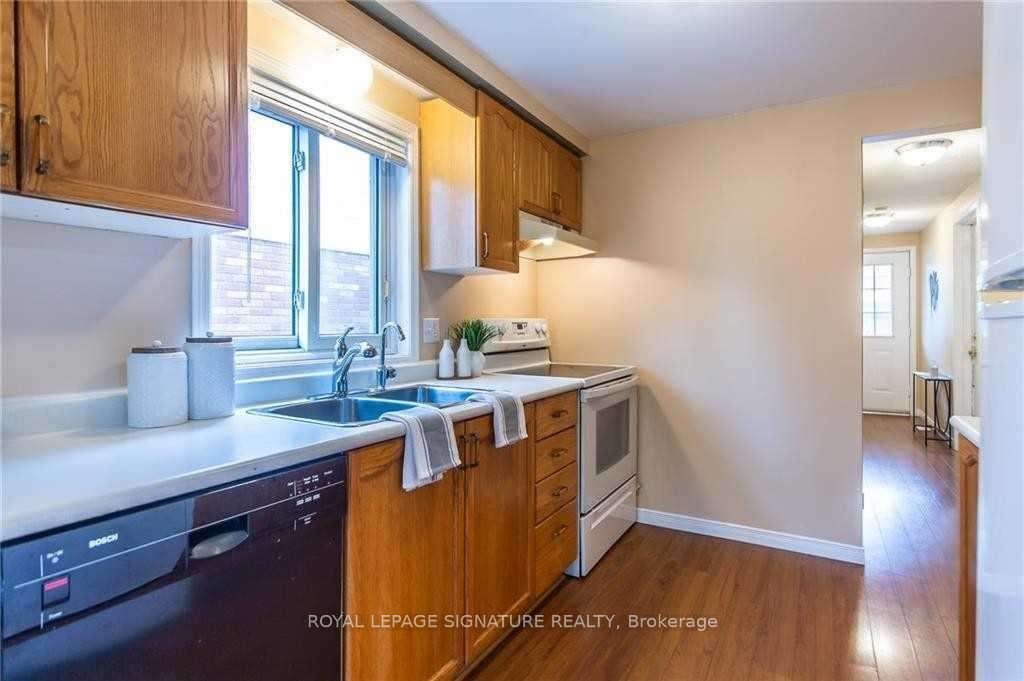 426 Downsview Place, Waterloo, ON N2K 3T9 photo 4